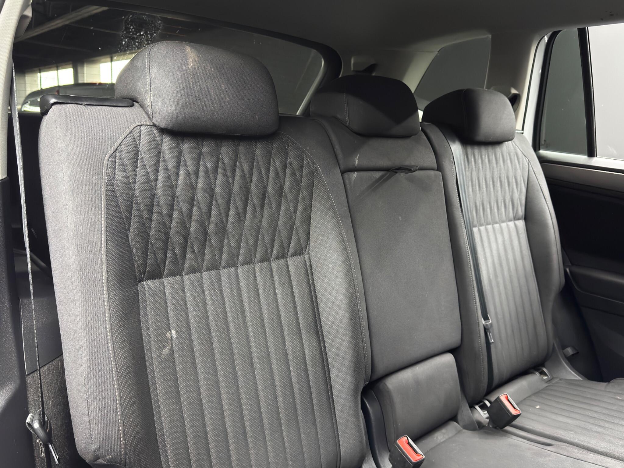 Volkswagen Tiguan Allspace view 14