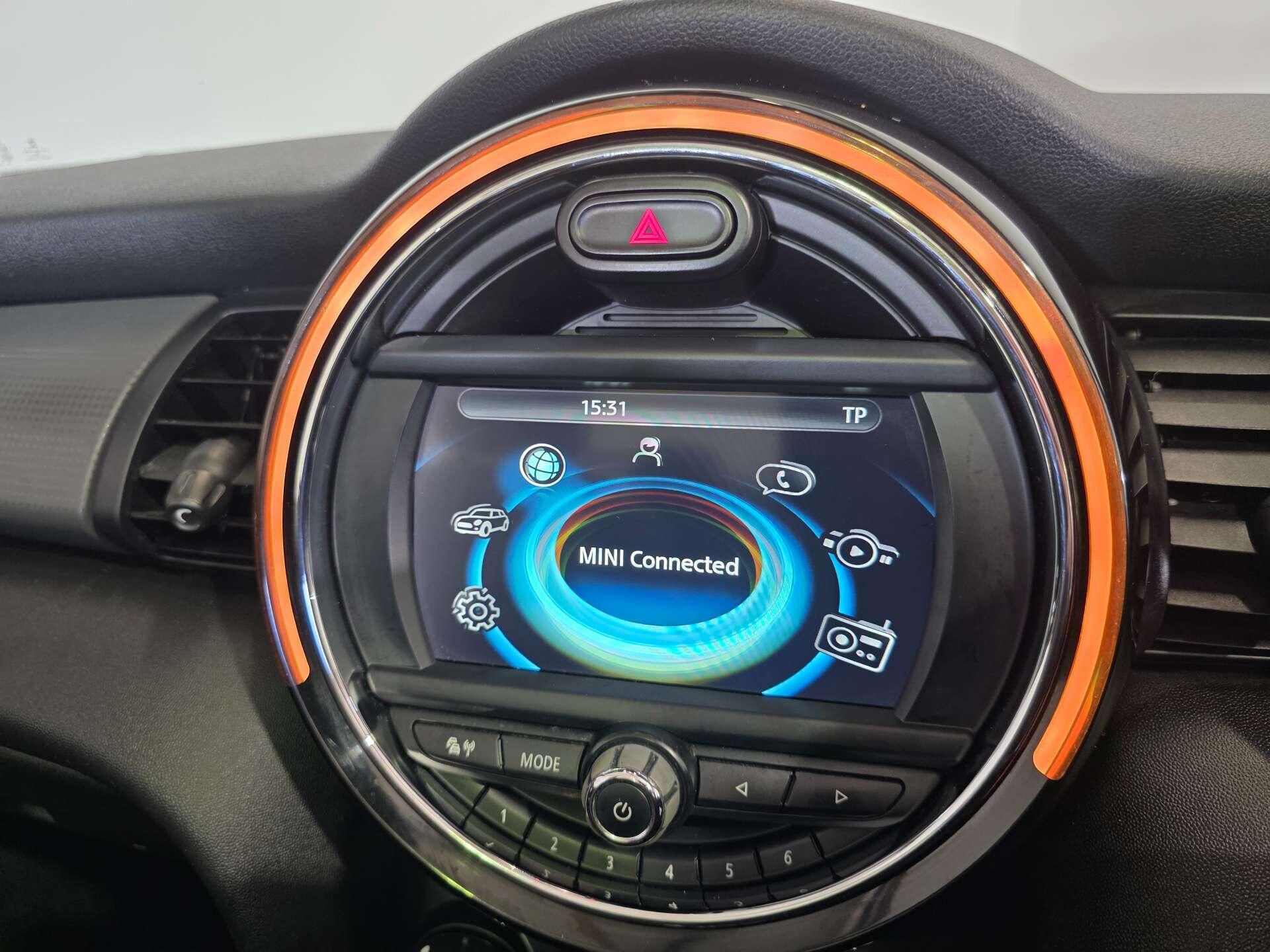 Mini Convertible view 31