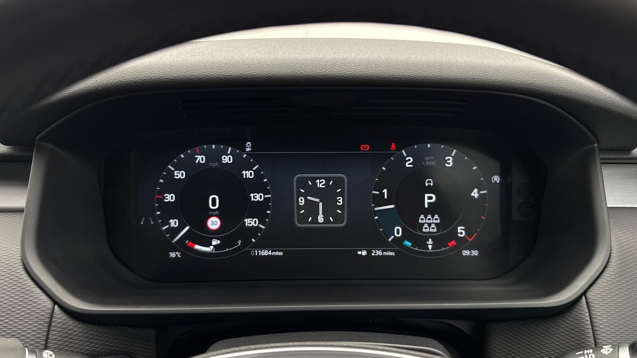 Land Rover Discovery view 16