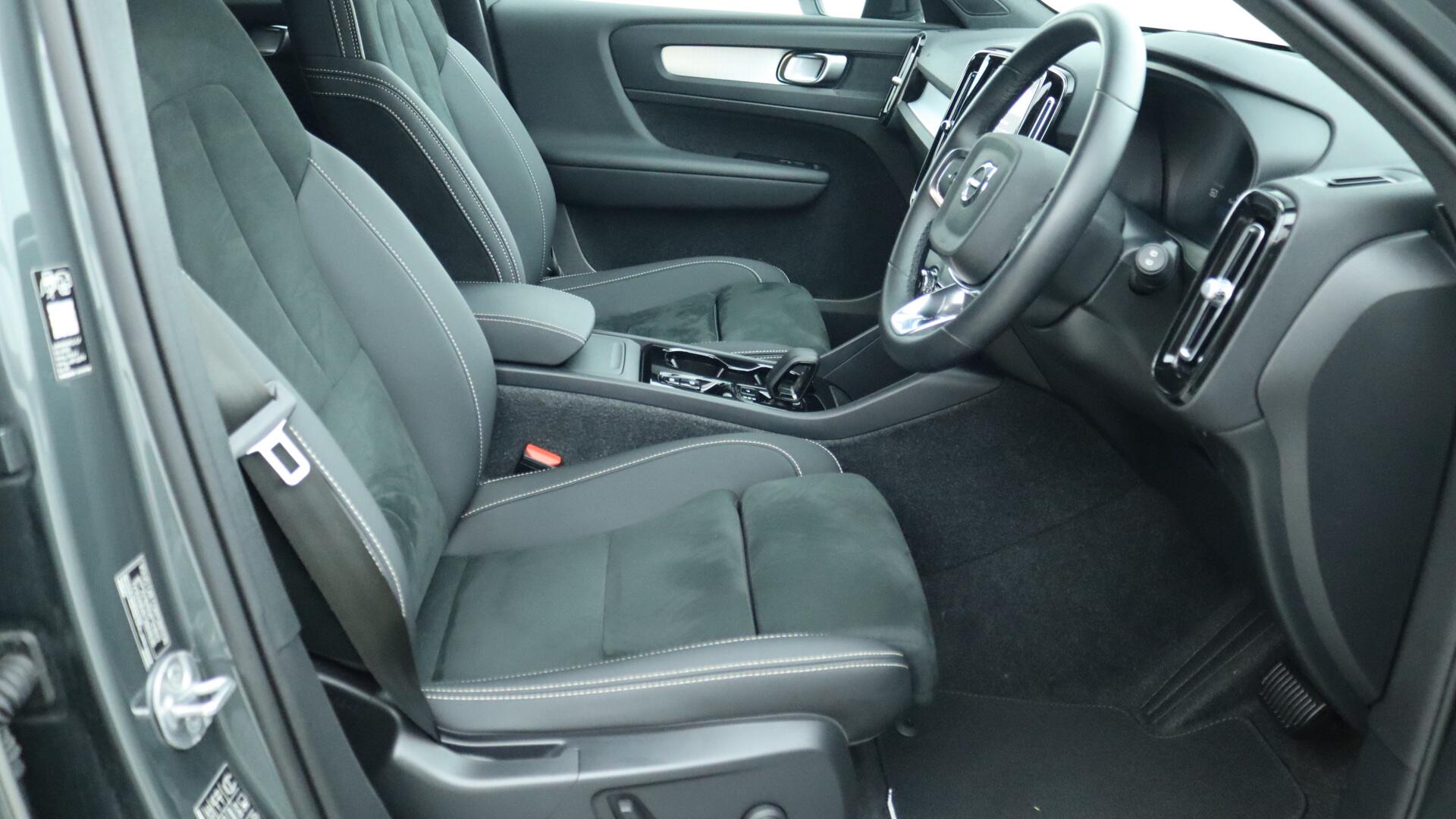 Volvo XC40 view 42