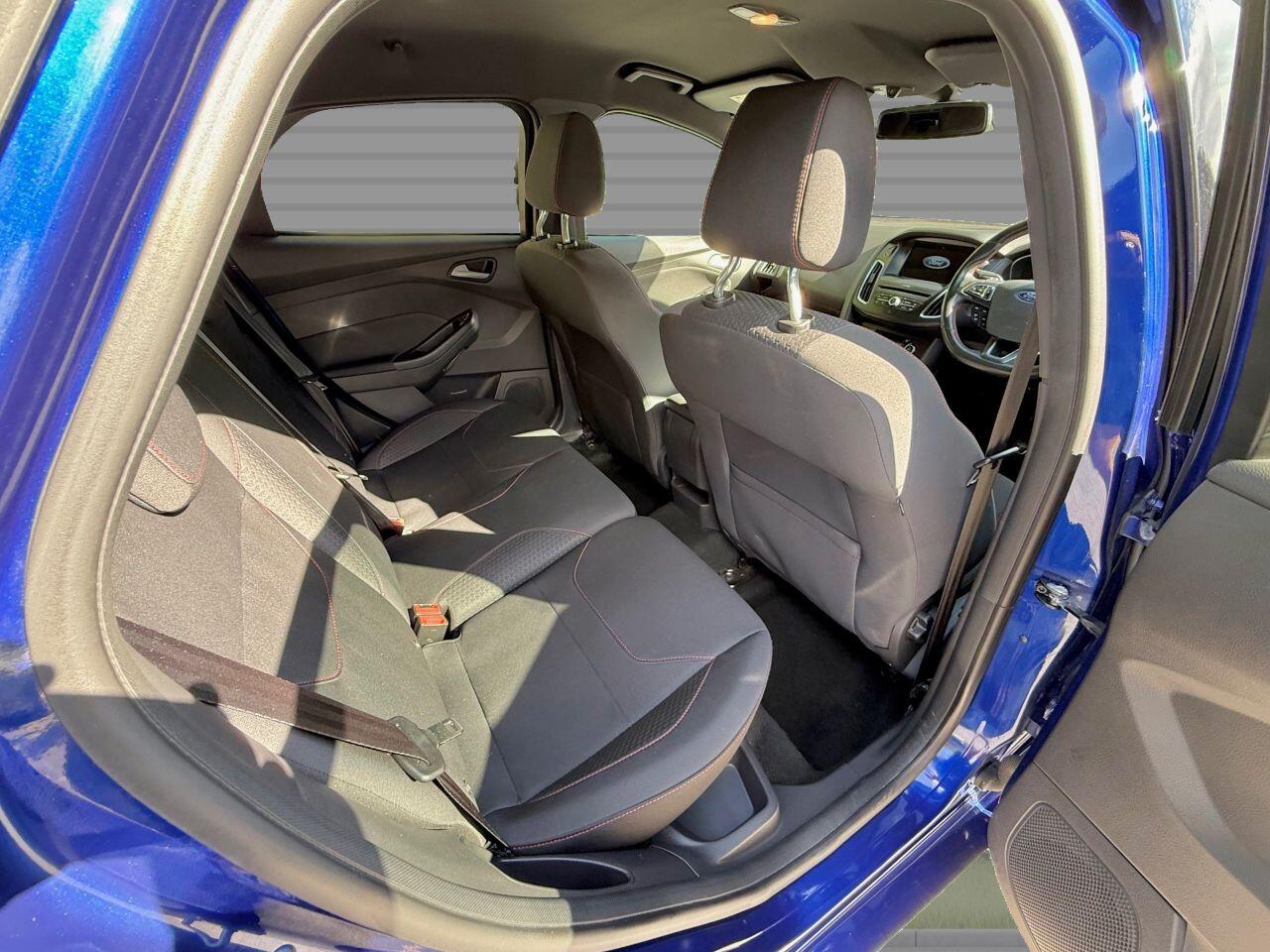 Ford Focus view 24