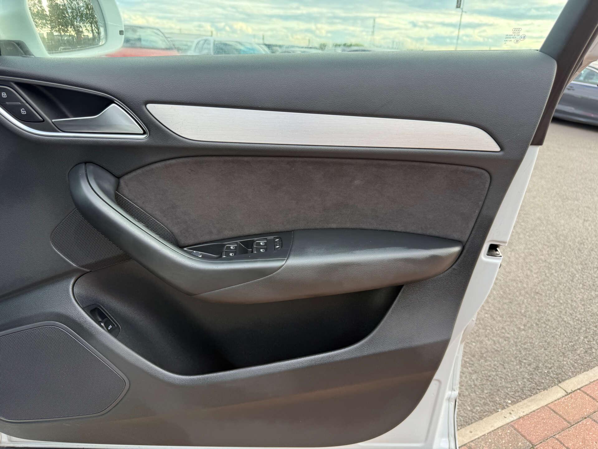 Audi Q3 view 35