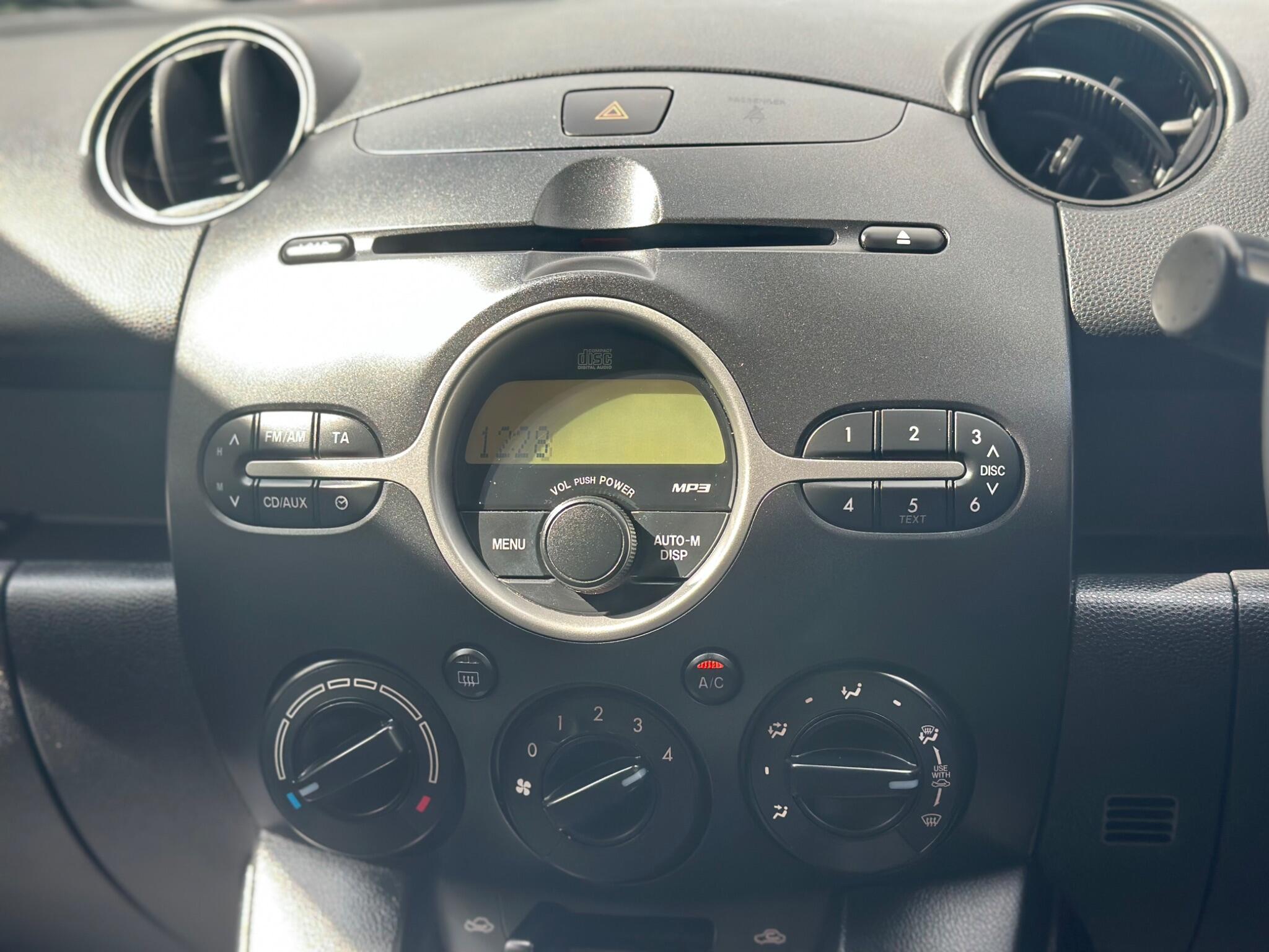 Mazda Mazda2 view 37