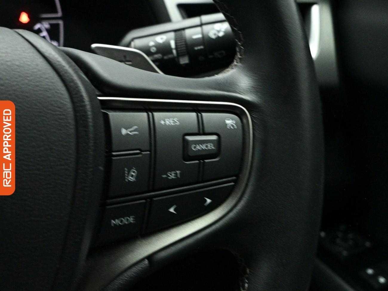 Lexus Ux view 23