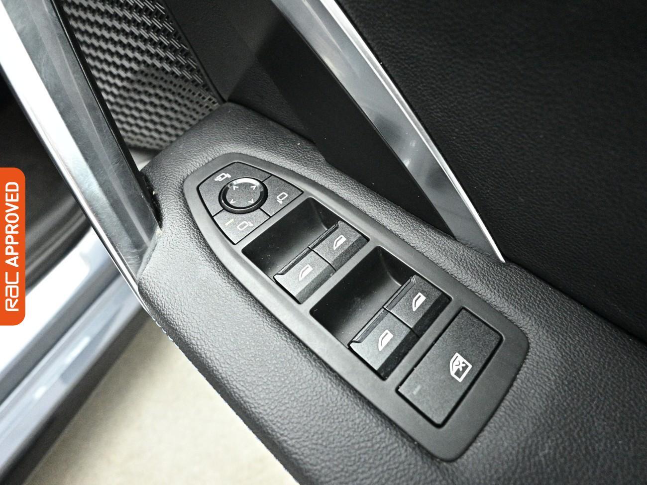 BMW Ix1 view 25