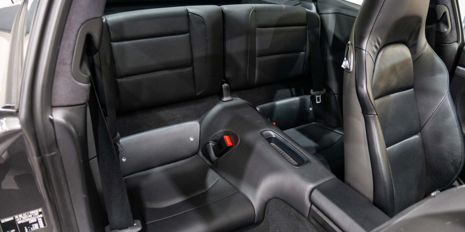 Porsche 911 view 16