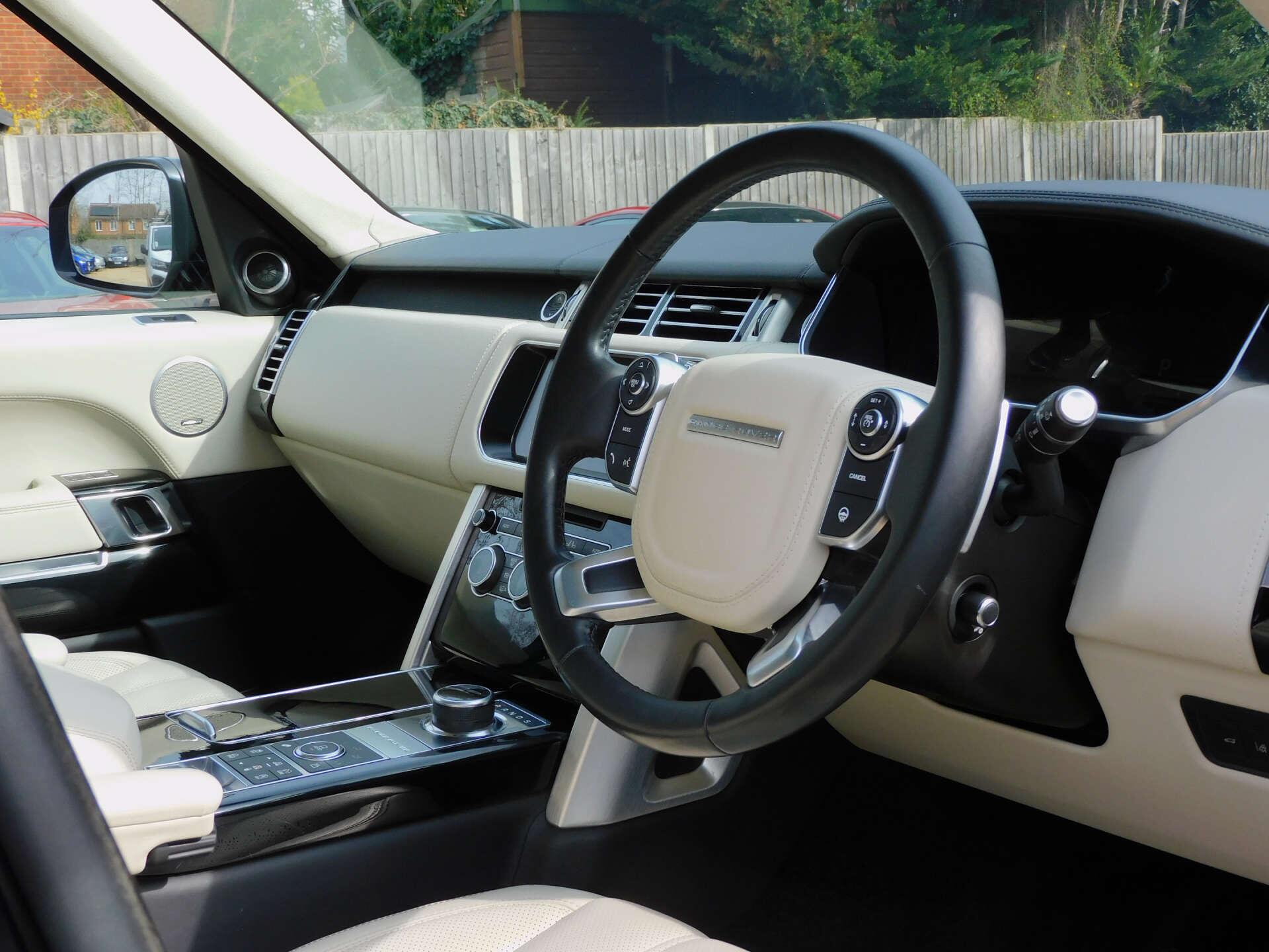 Land Rover Range Rover view 4