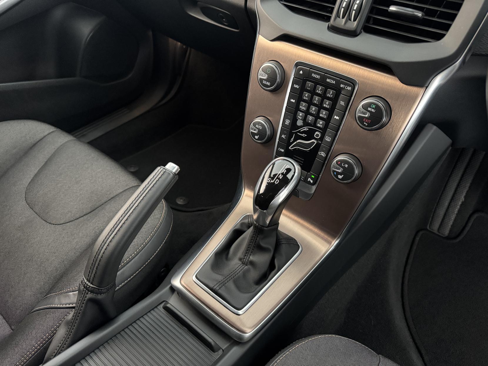 Volvo V40 Cross Country view 66