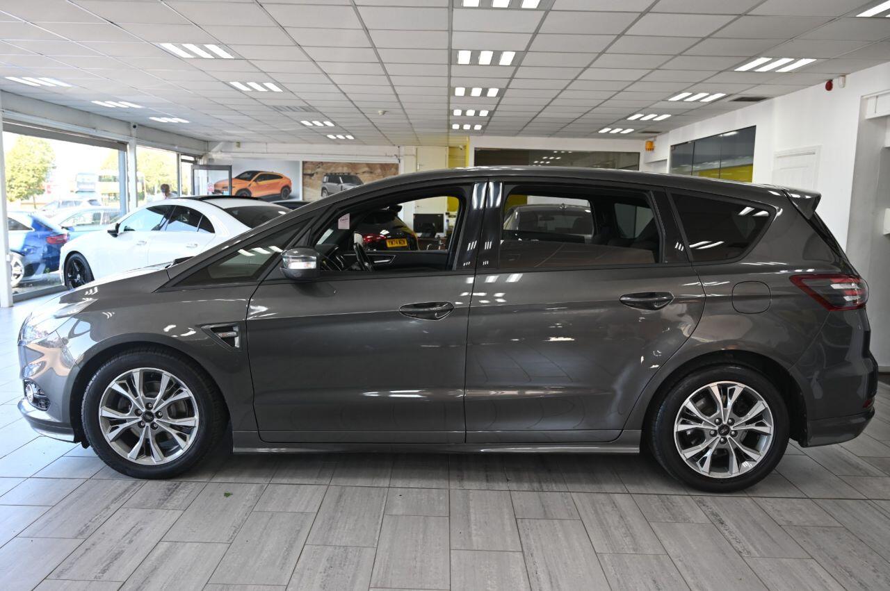 Ford S-Max view 4