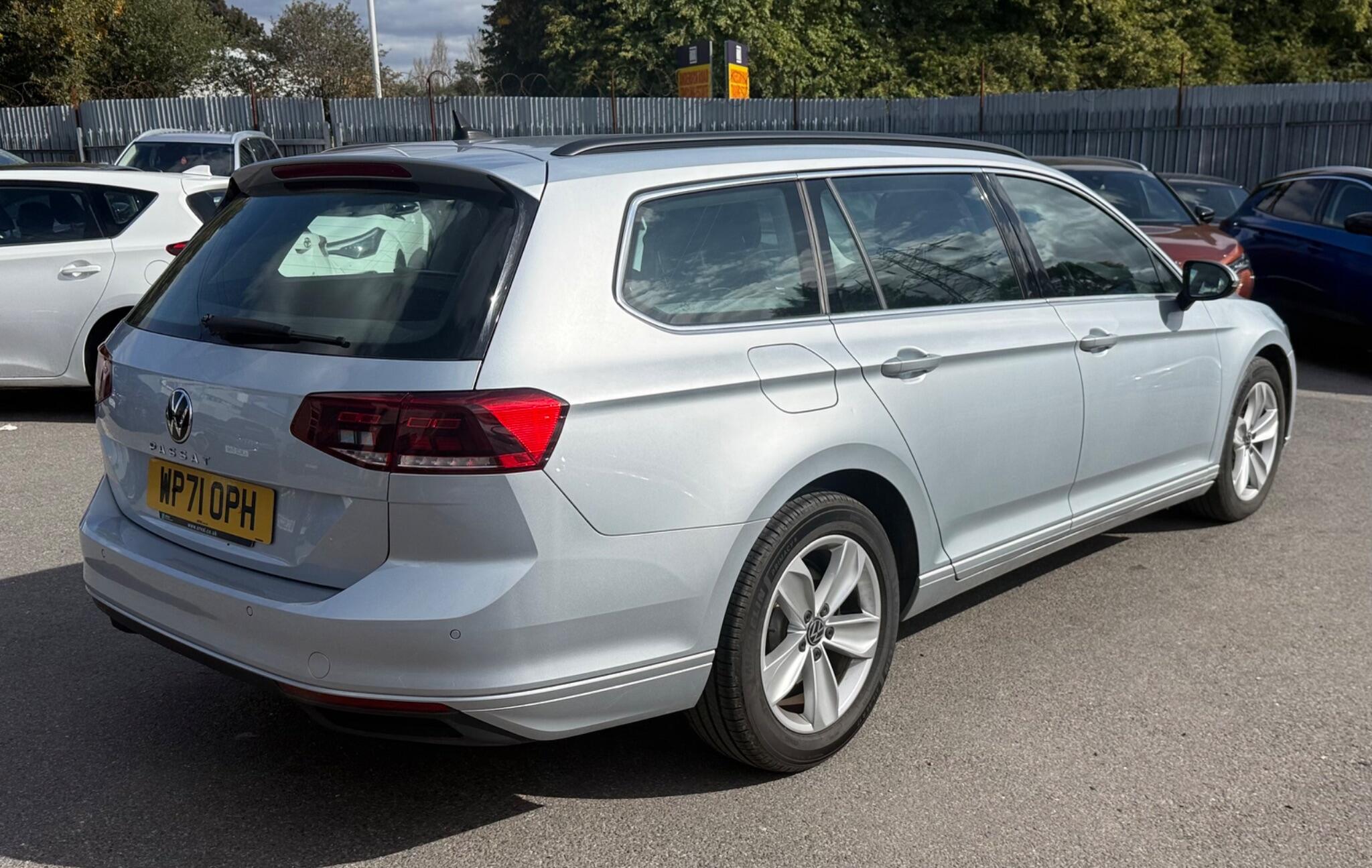 Volkswagen Passat view 7