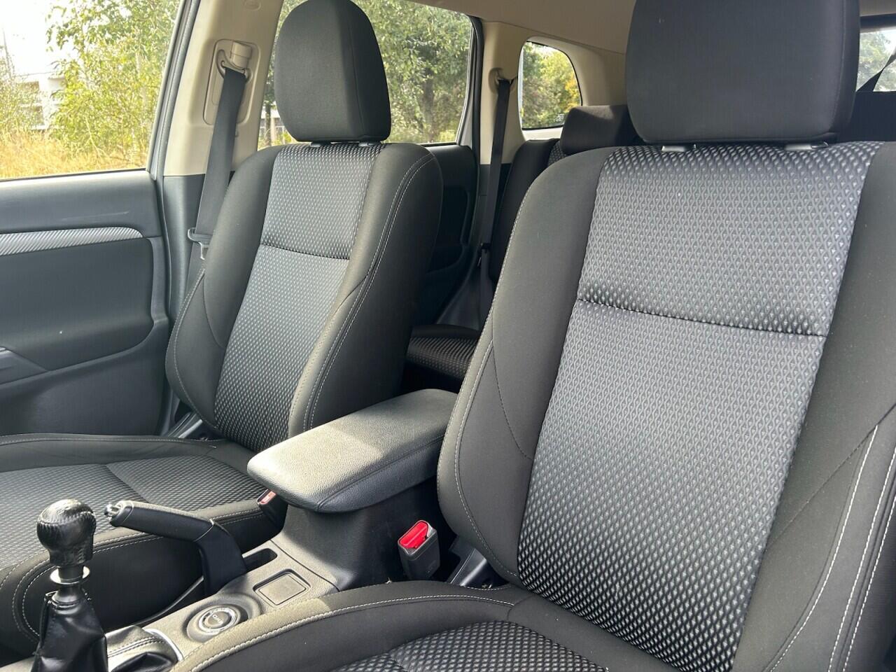 Mitsubishi Outlander view 21