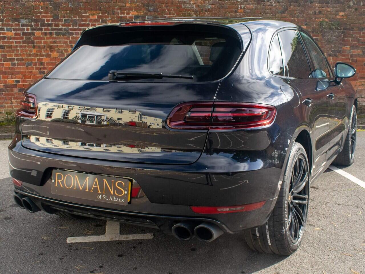 Porsche Macan view 11