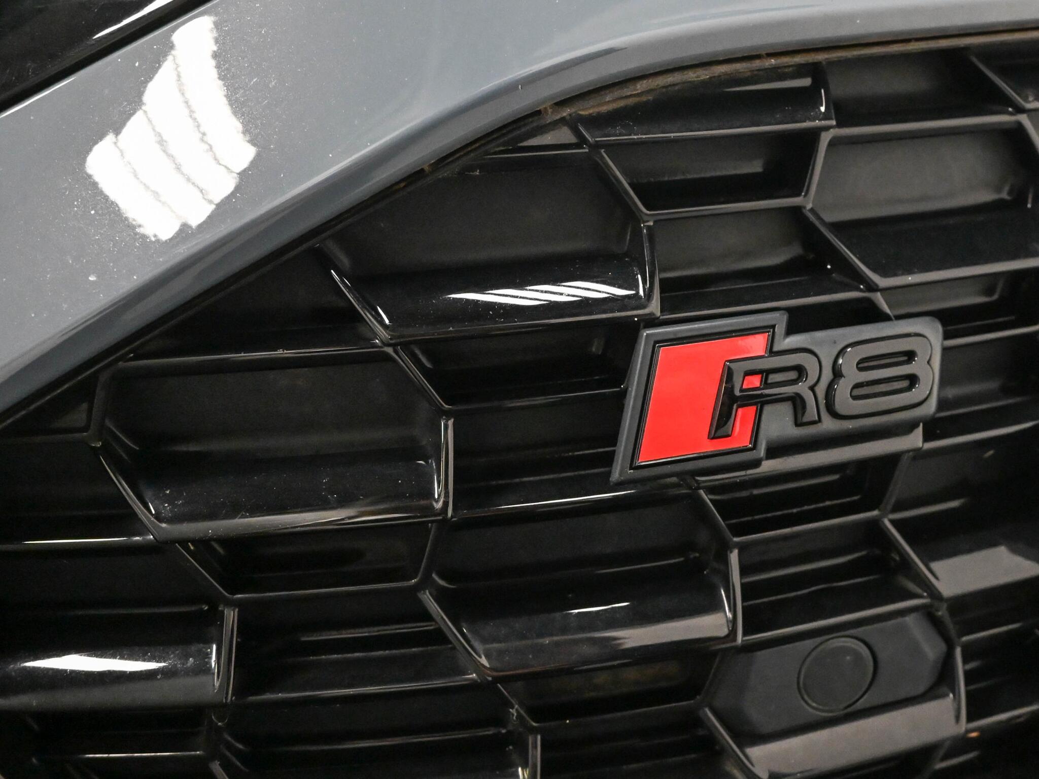 Audi R8 view 19