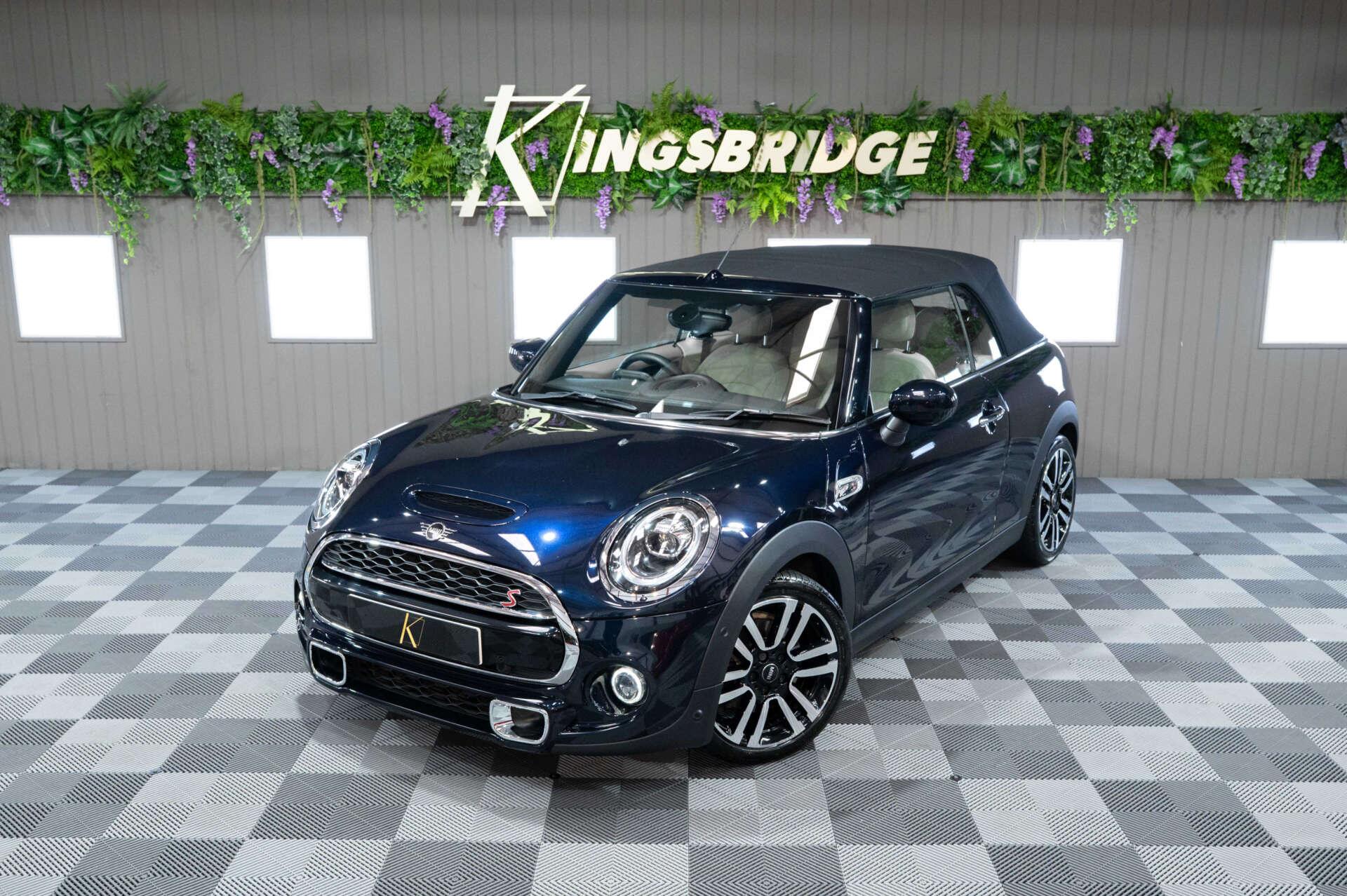 Mini Convertible view 20