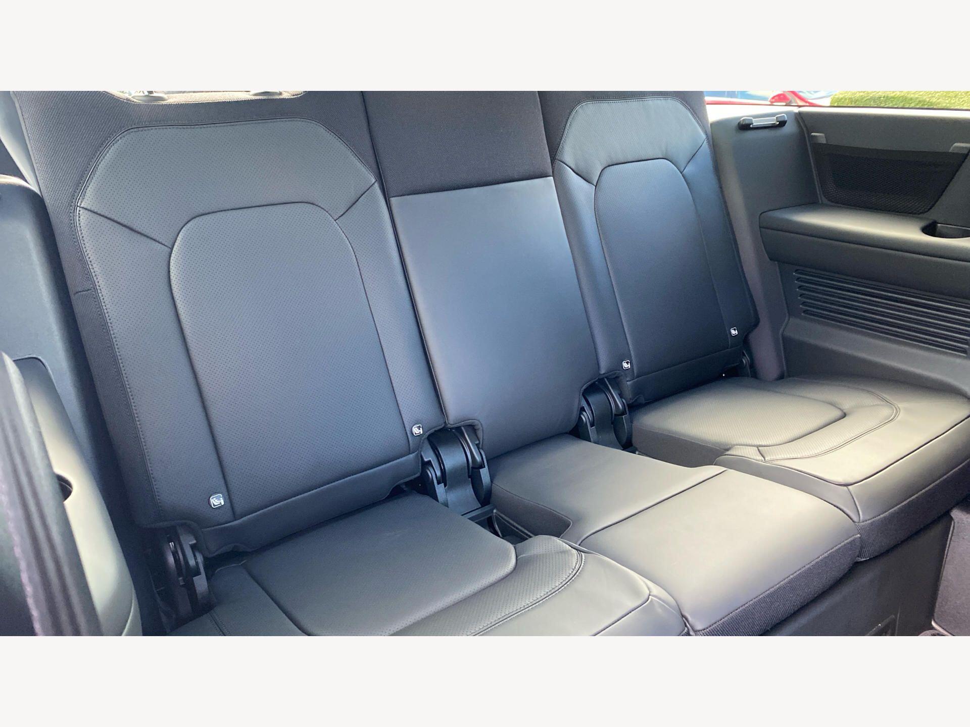 Land Rover Defender view 27