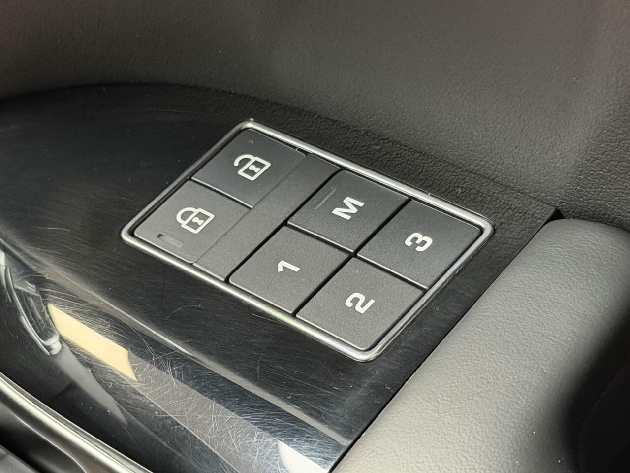 Land Rover Range Rover Sport view 30