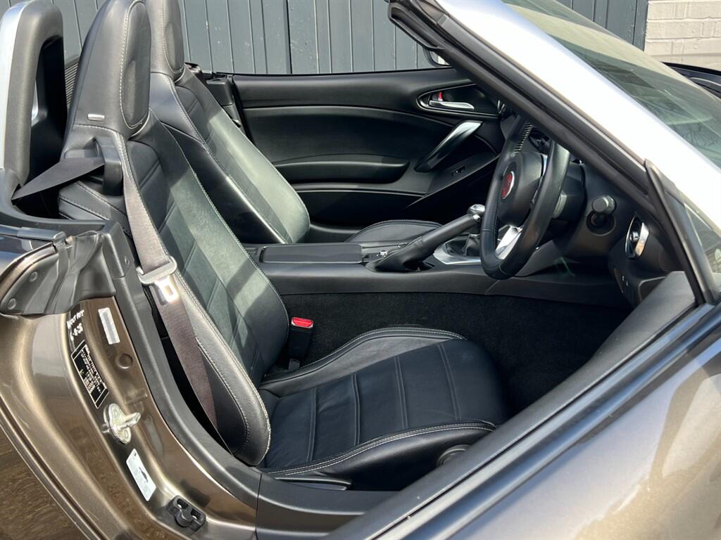Fiat 124 Spider view 15