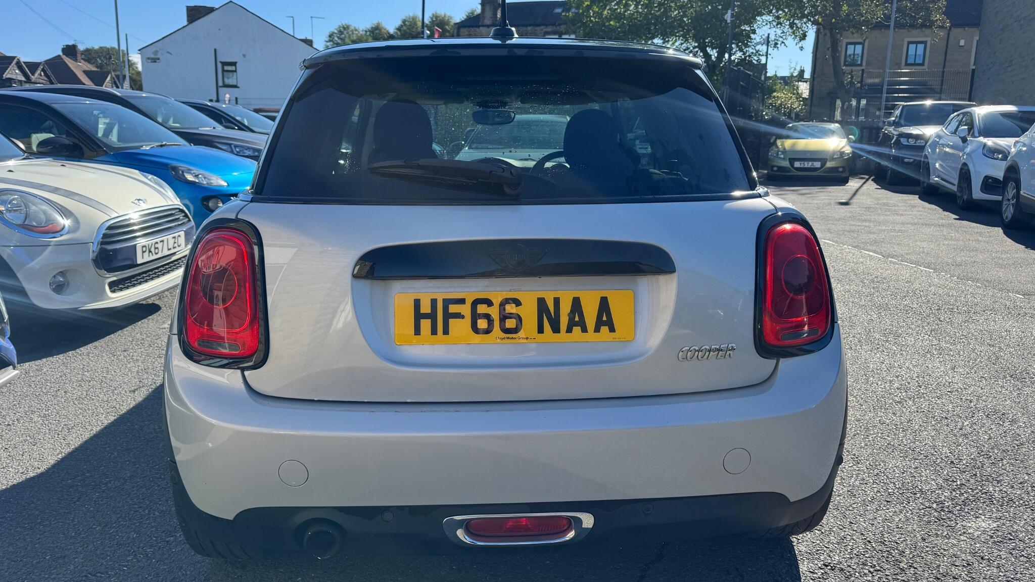 Mini Hatch view 5