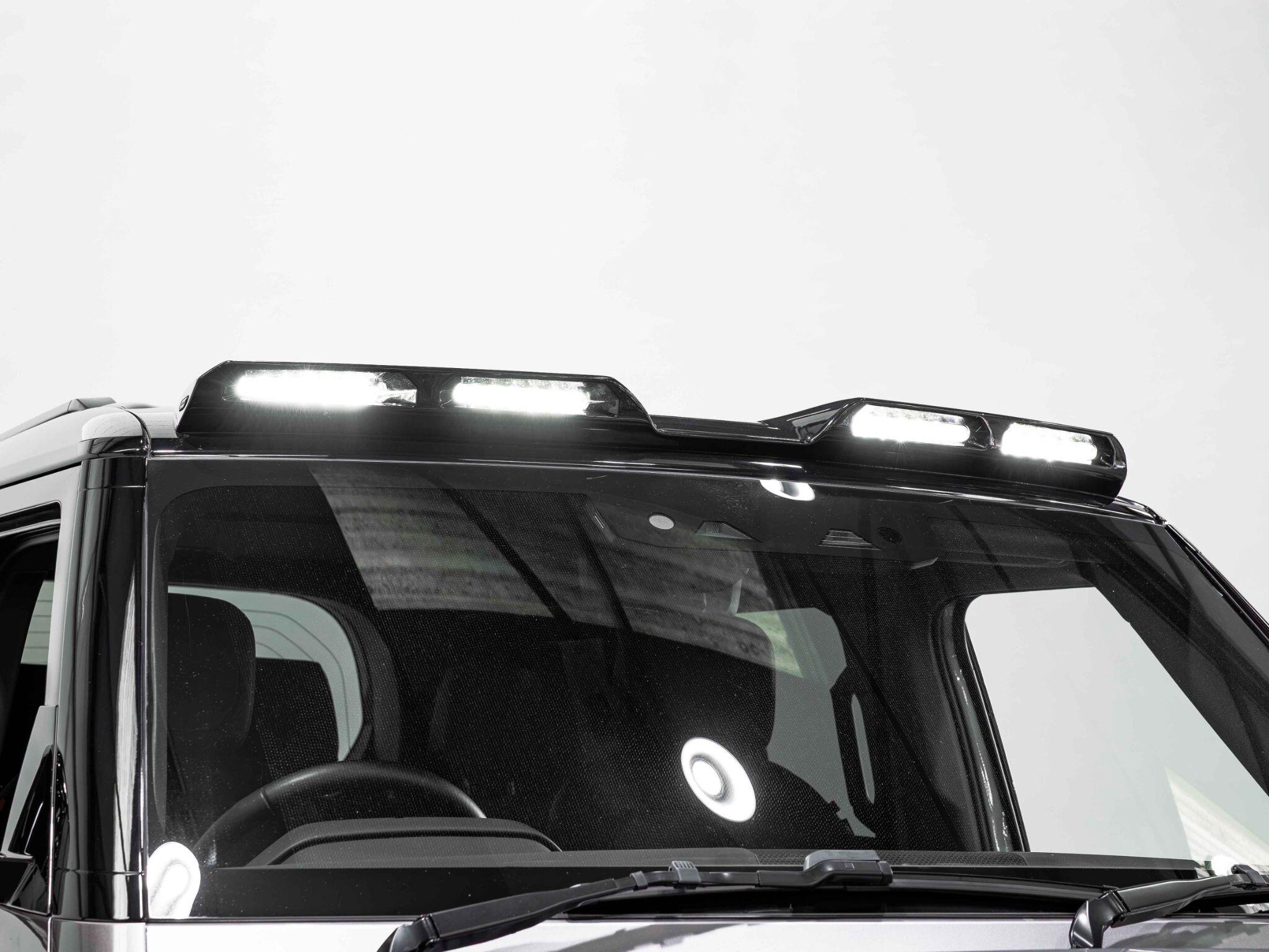 Land Rover Defender 110 view 15