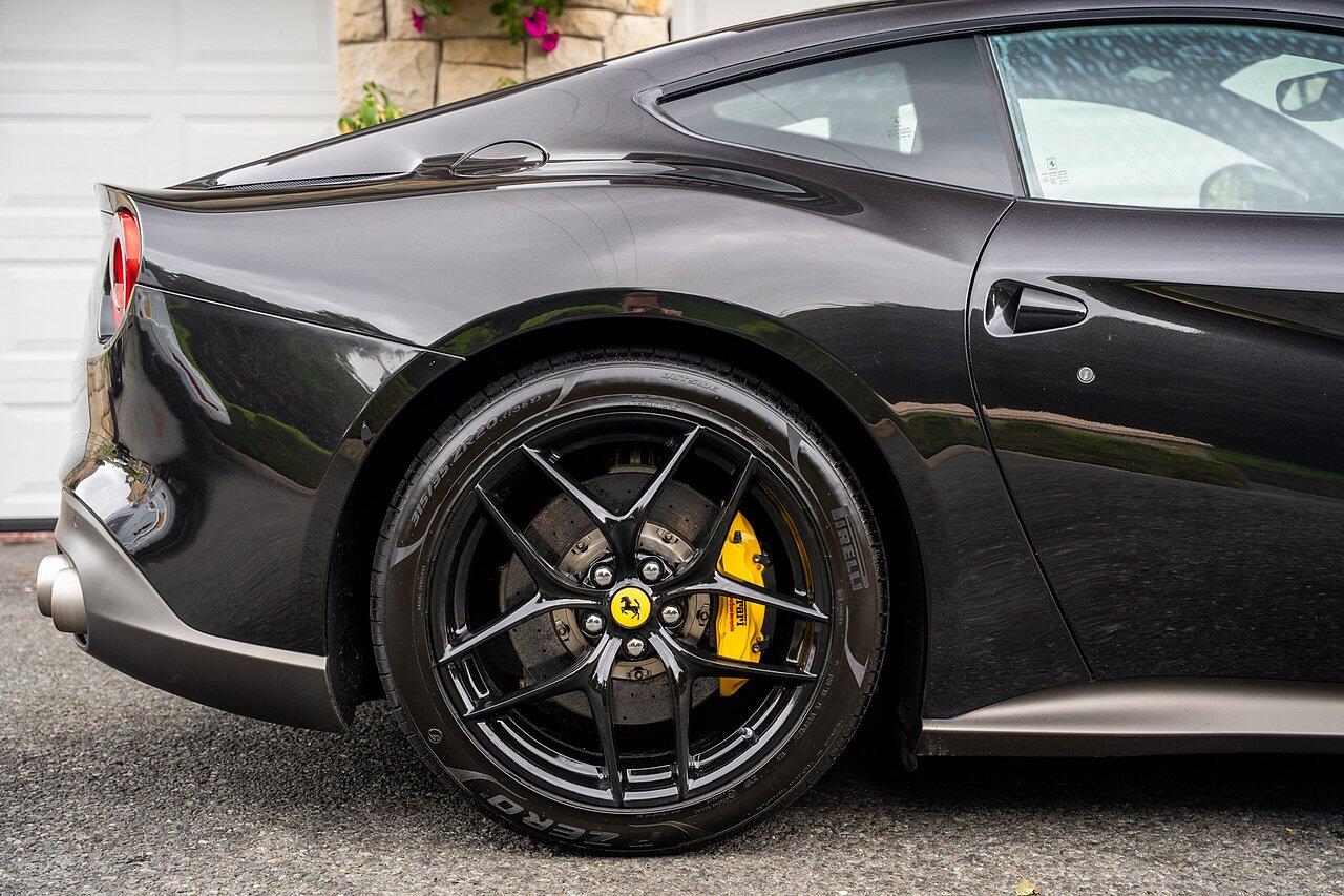 Ferrari F12 view 7