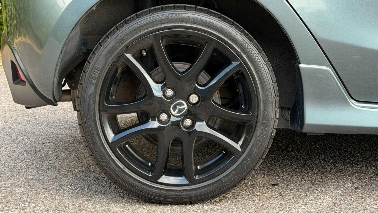 Mazda Mazda2 view 35
