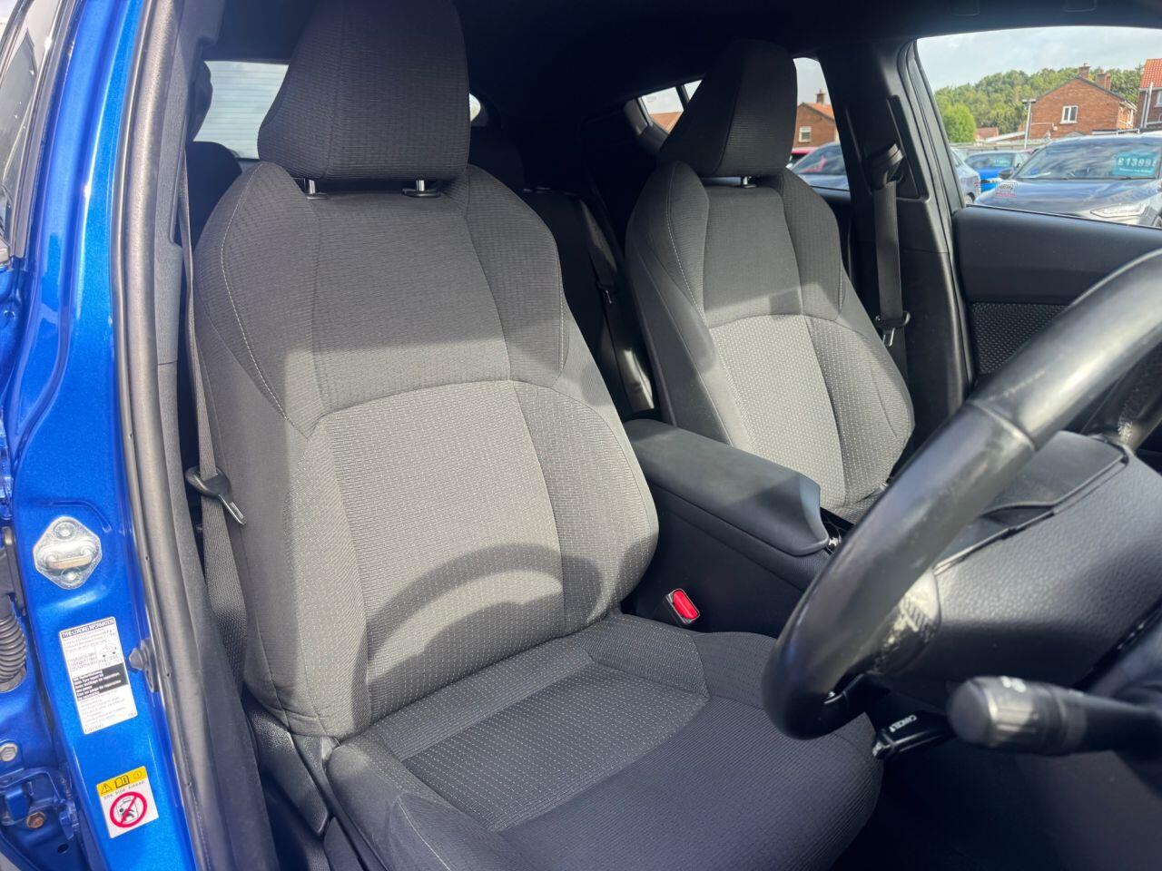 Toyota C-HR view 14