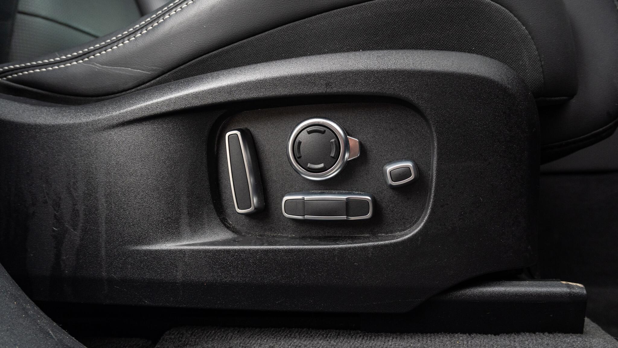 Jaguar F-Pace view 70