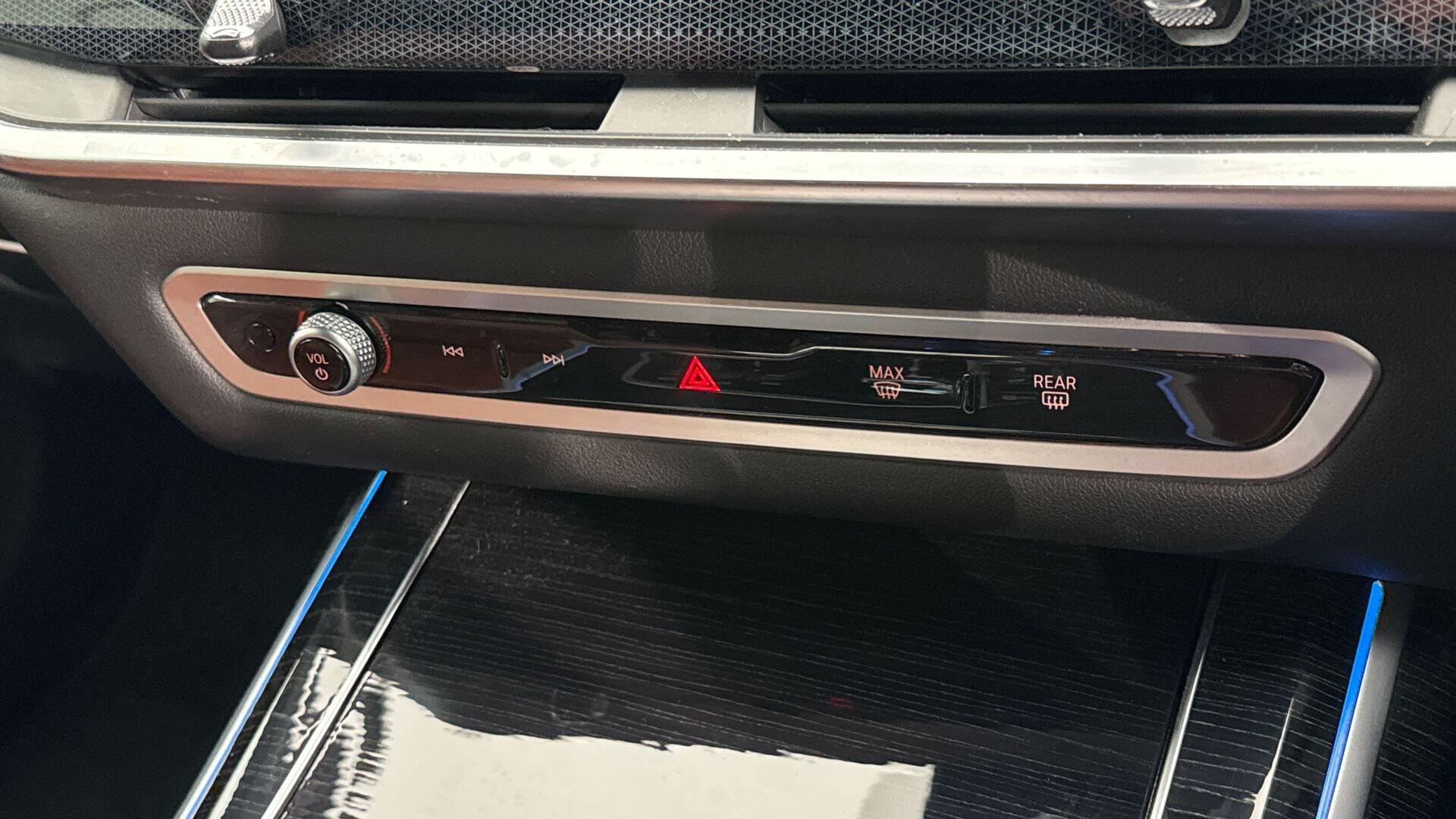 BMW X7 view 26