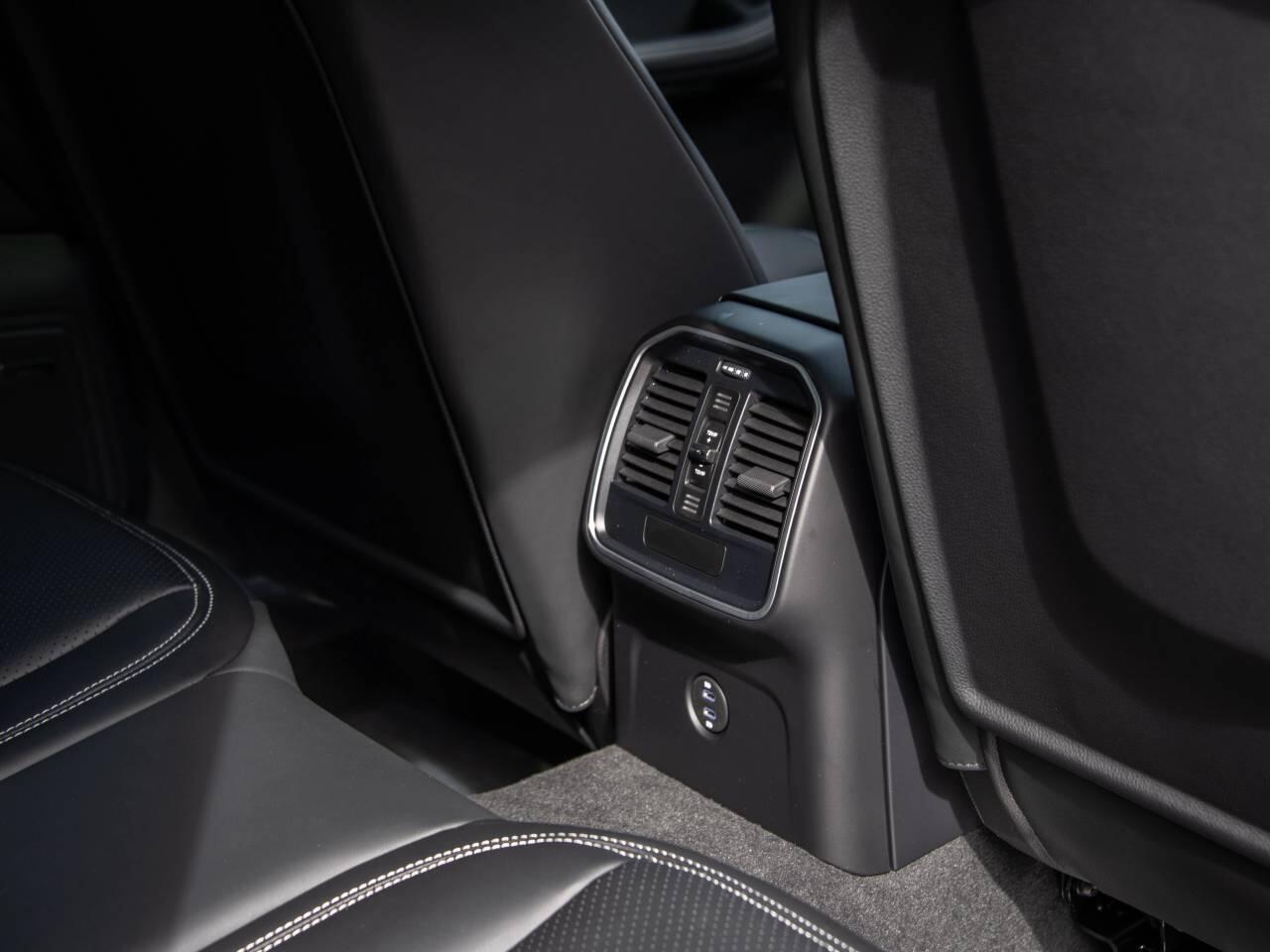 Porsche Macan view 39