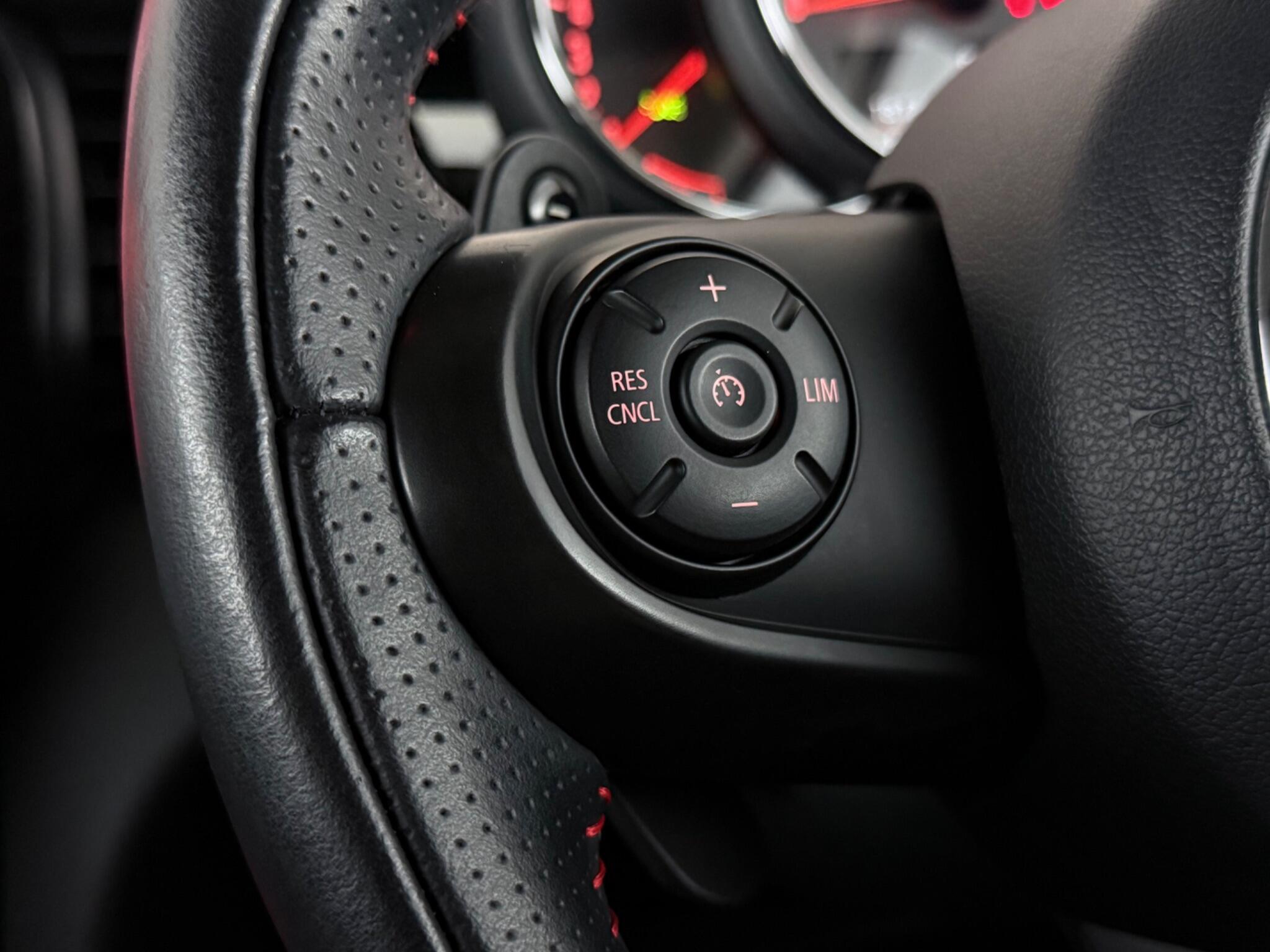 Mini Hatch view 13
