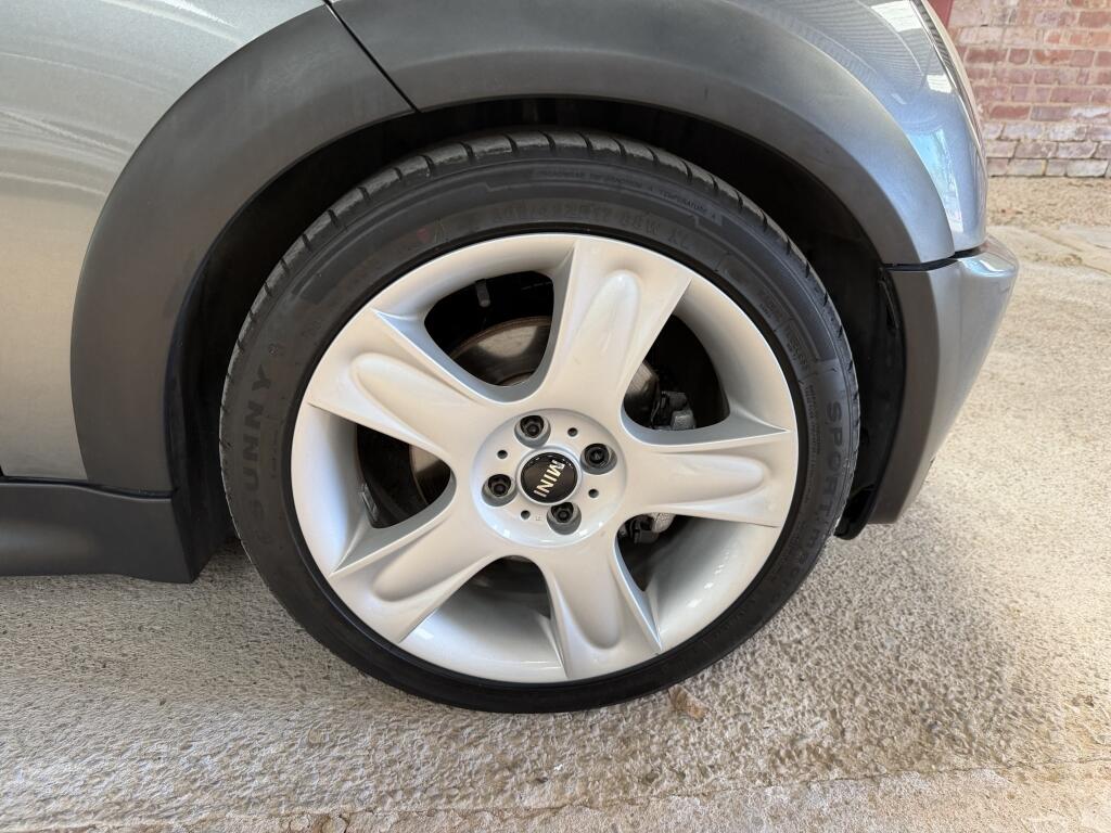 Mini Hatch view 32