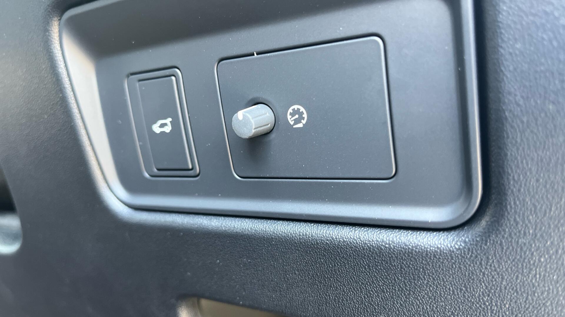 Land Rover Discovery view 36