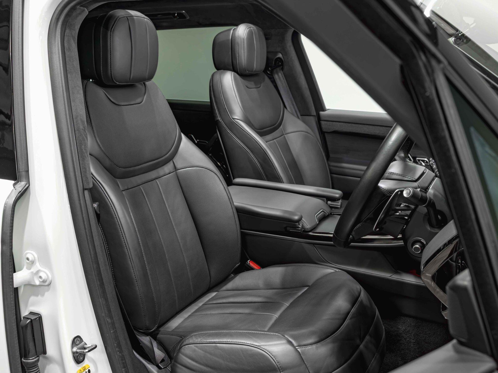 Land Rover Range Rover Sport view 2