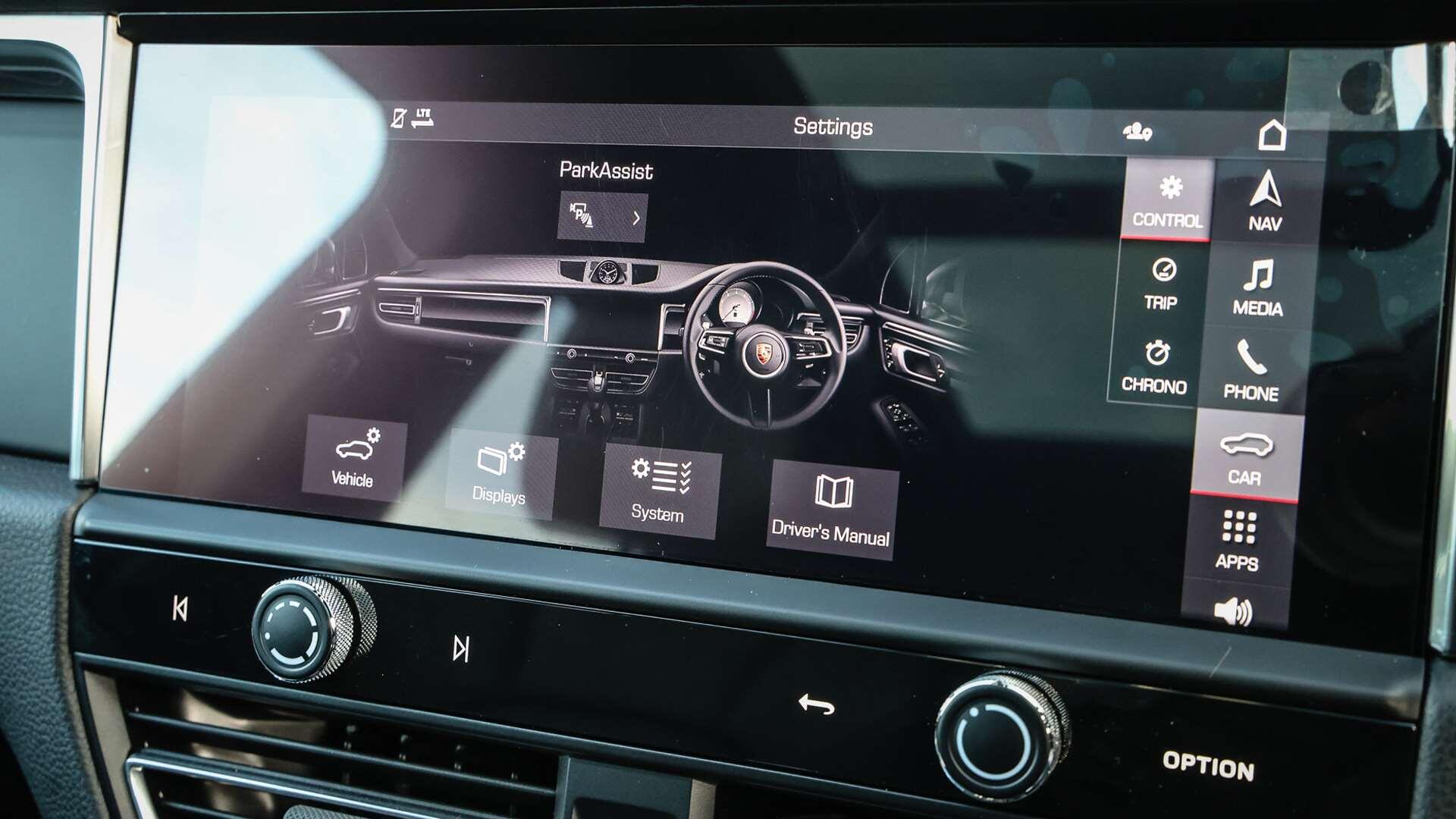Porsche Macan view 23