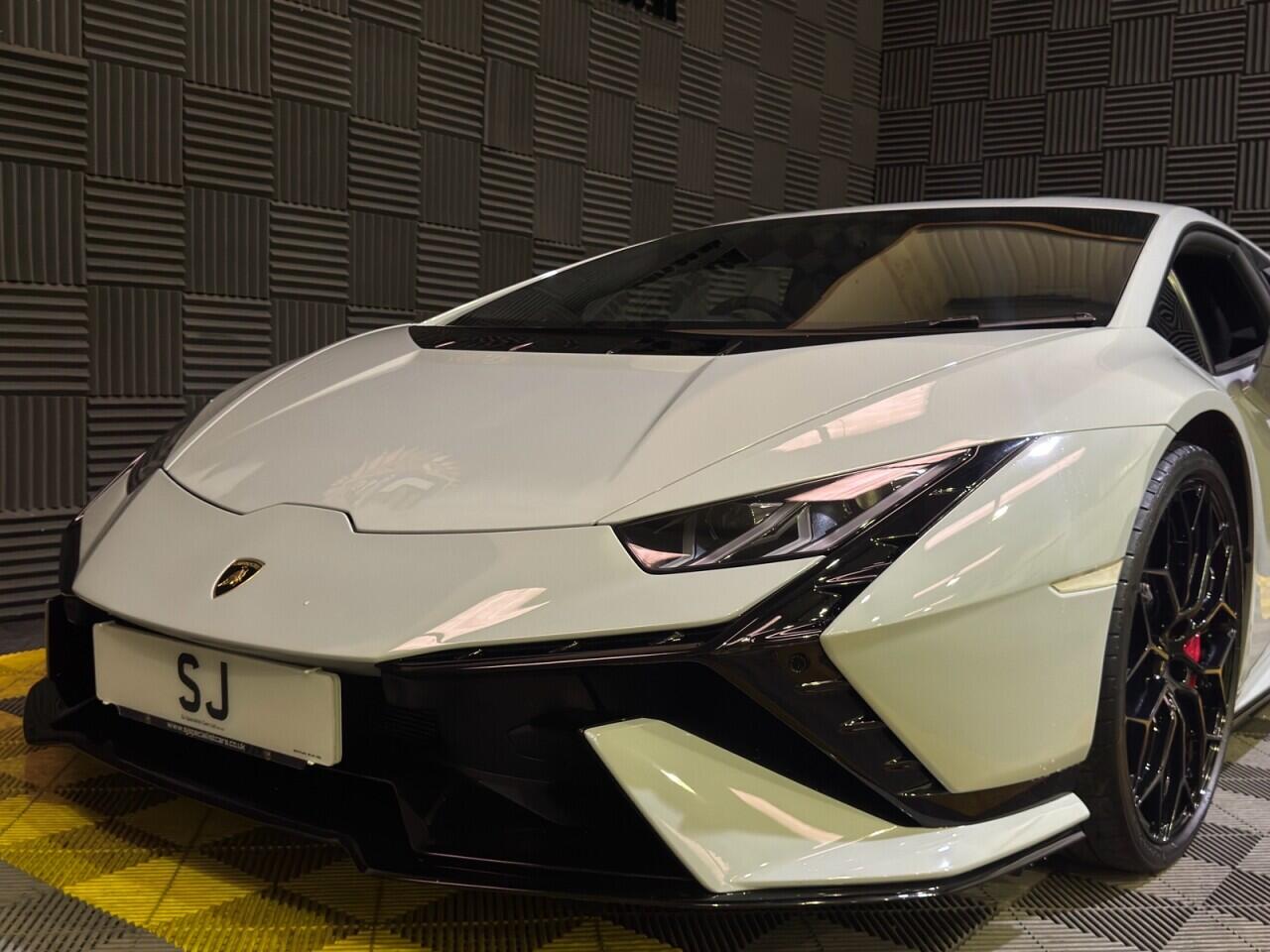 Lamborghini Huracan view 21