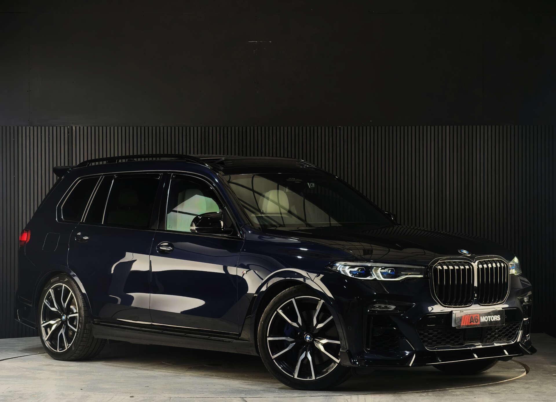 BMW X7 view 3