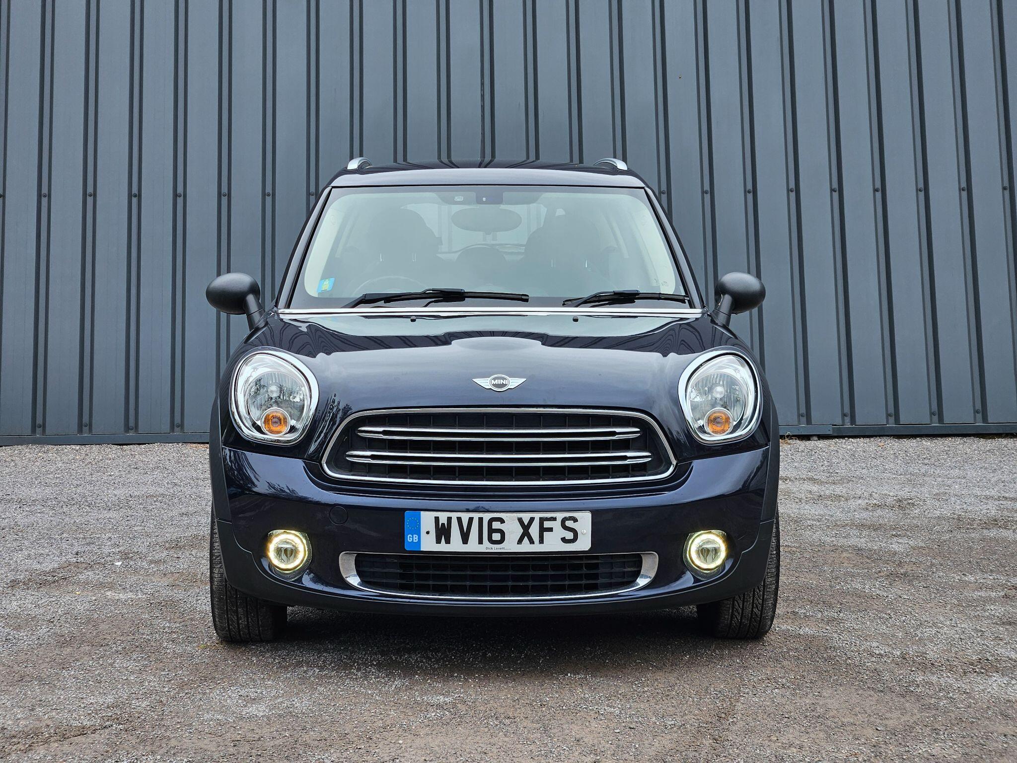 2016 MINI Countryman image 2