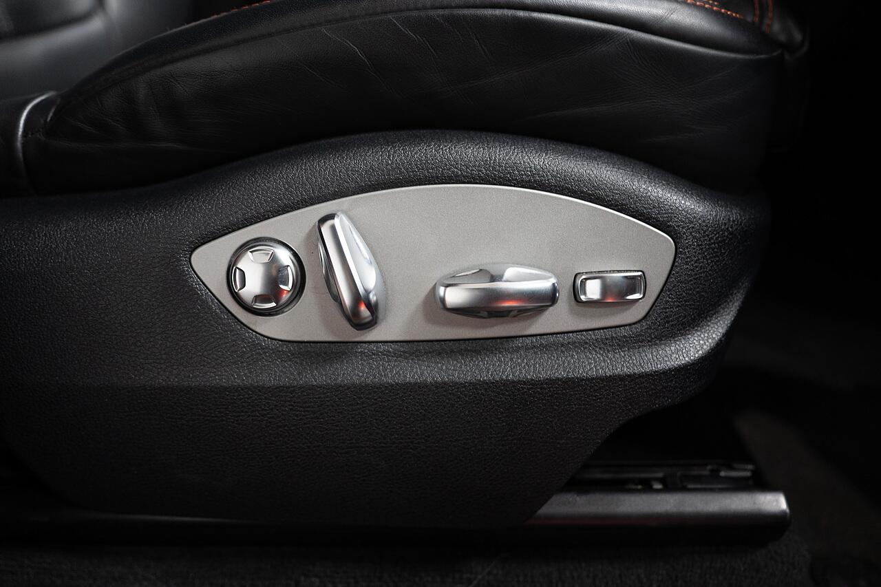 Porsche Macan view 11
