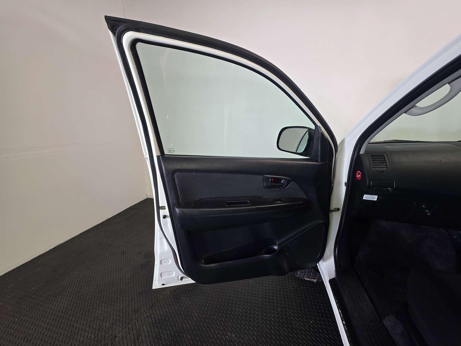 Toyota Hilux view 40
