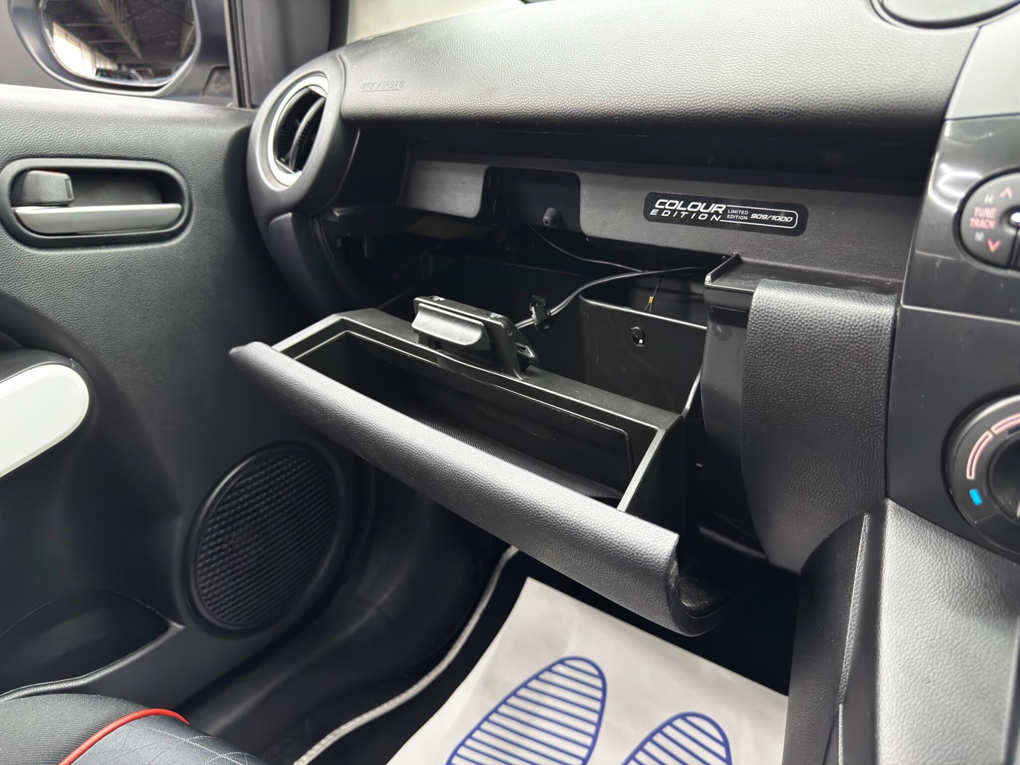 Mazda Mazda2 view 25