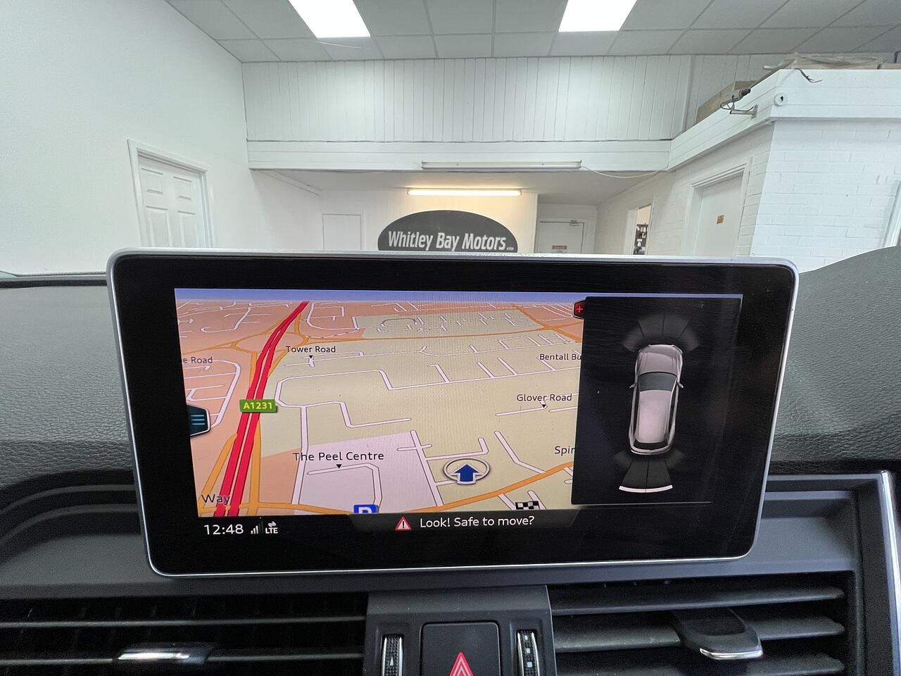 Audi Q5 view 10
