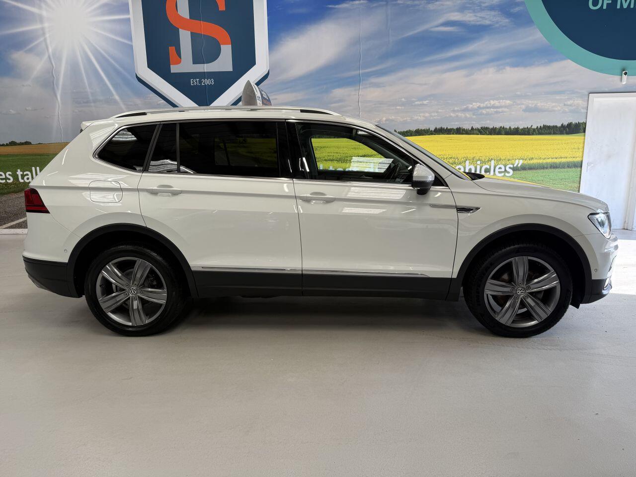 Volkswagen Tiguan Allspace view 8