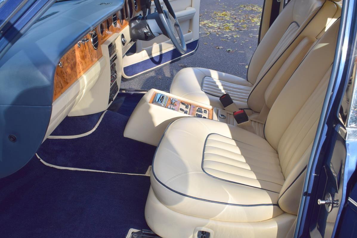 Rolls-Royce Silver Spirit view 16