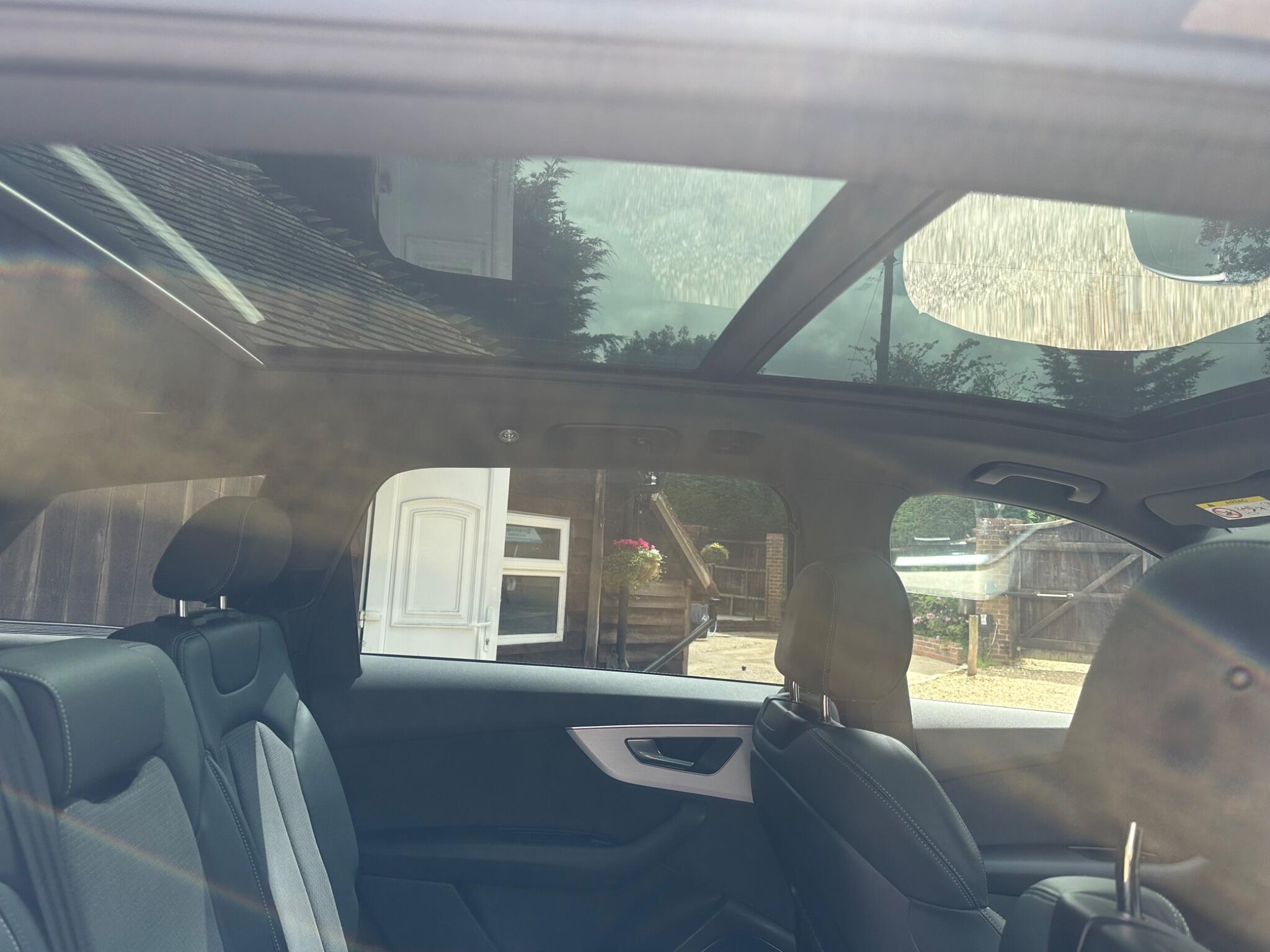 Audi Q7 view 28