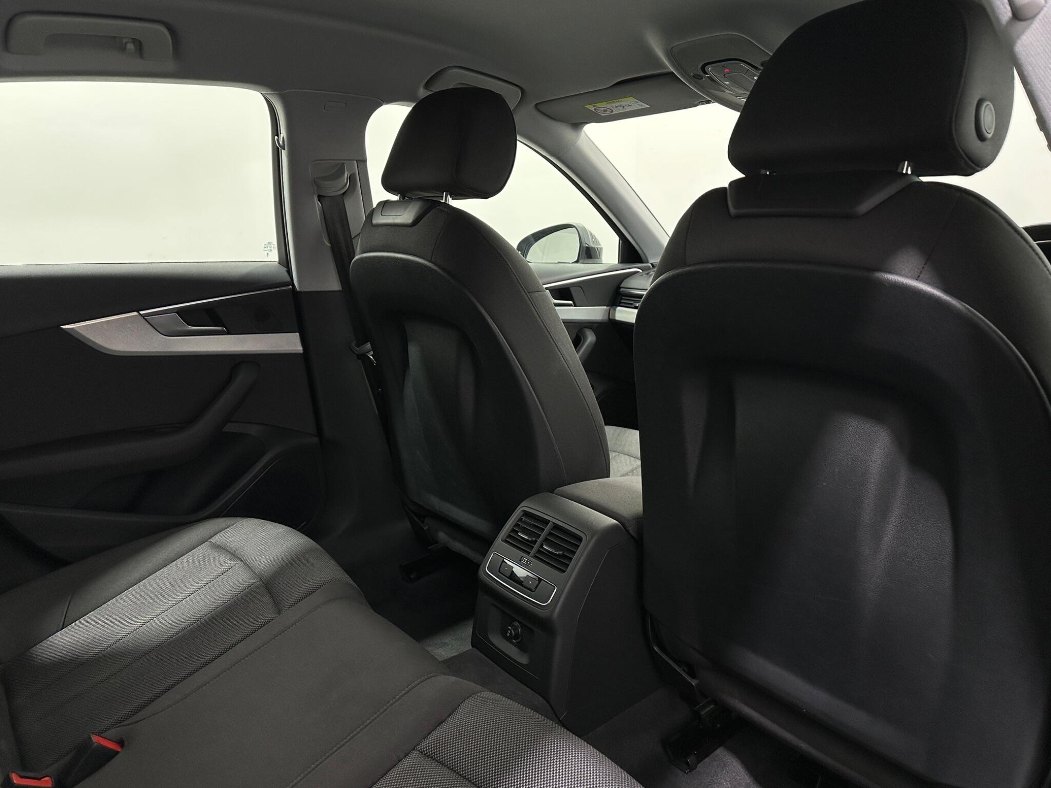 Audi A4 view 42
