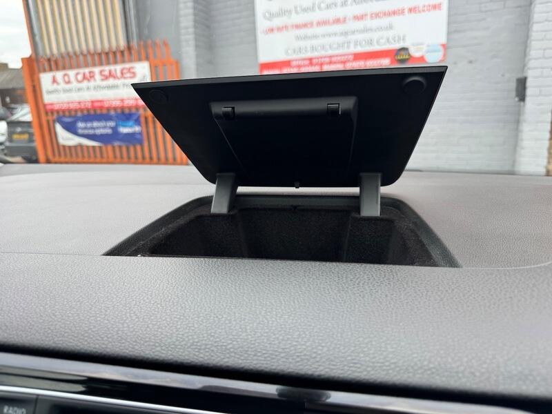 Volkswagen Golf SV view 43