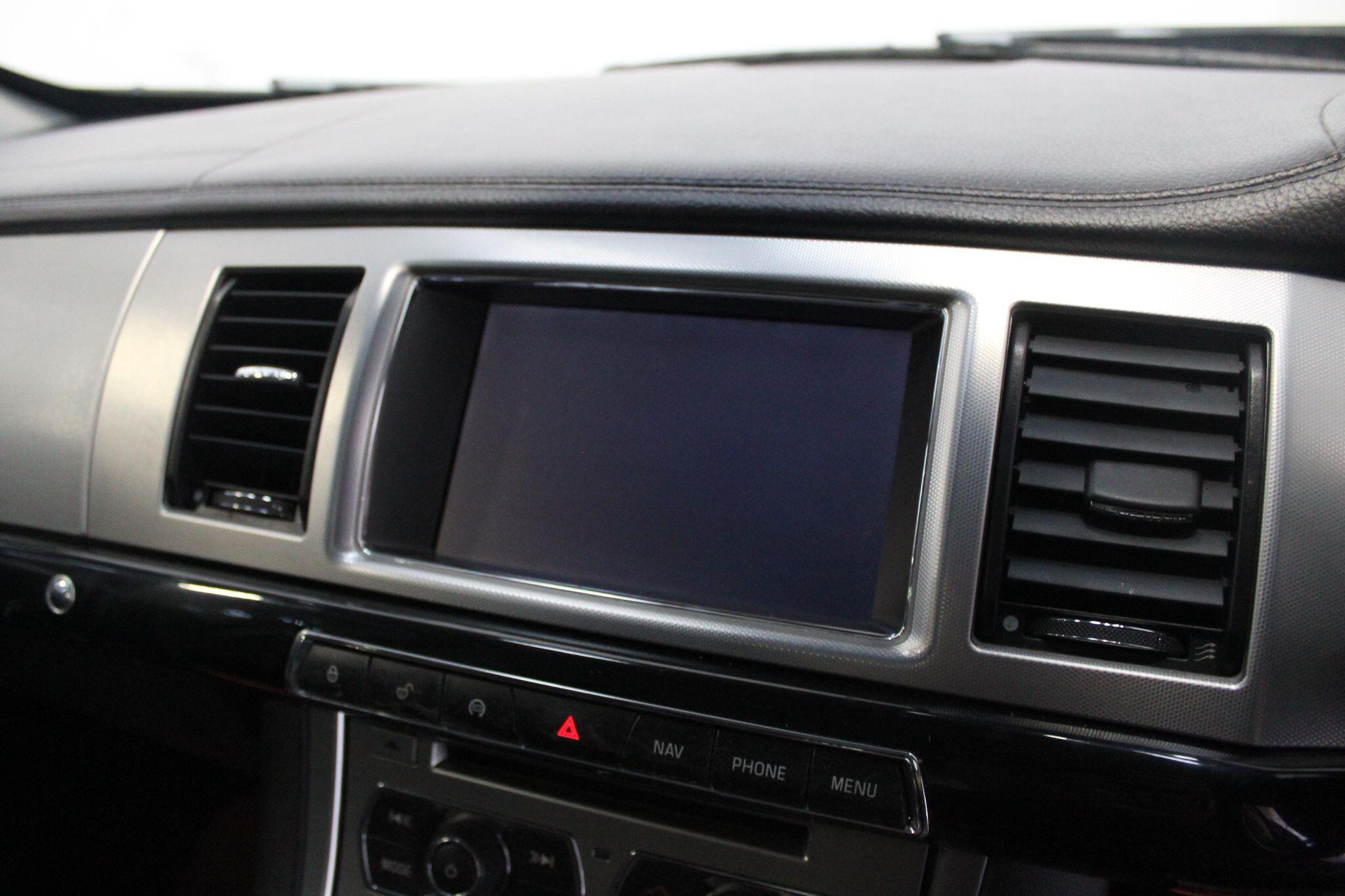 Jaguar XF view 39
