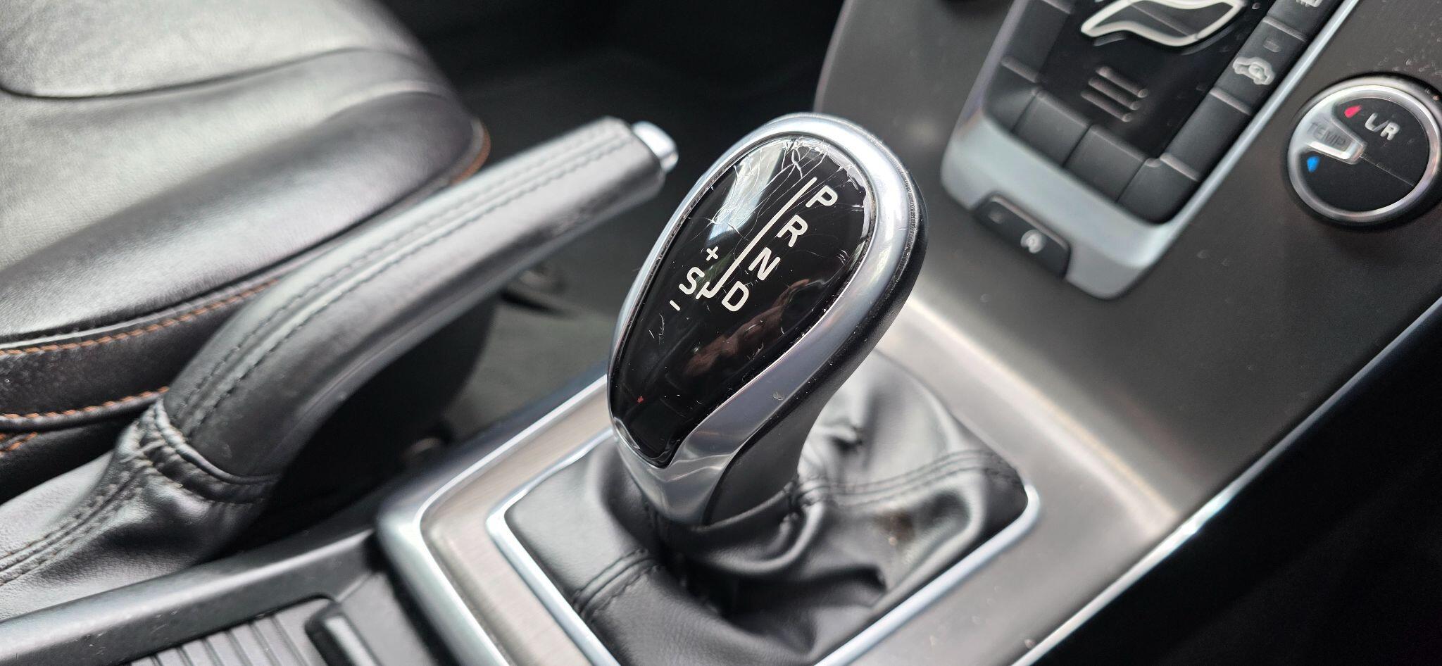 Volvo V40 Cross Country view 15