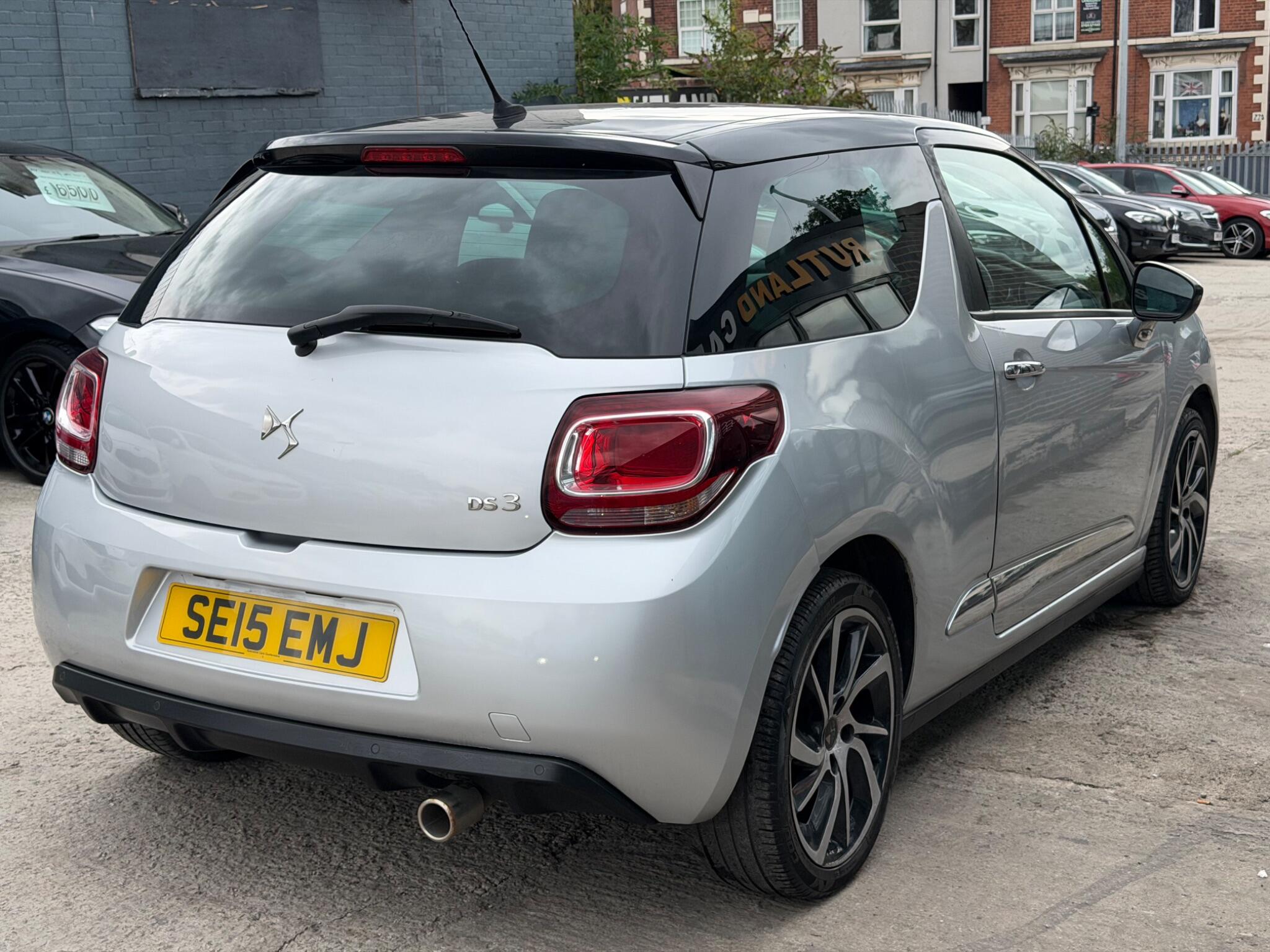 DS Automobiles DS 3 view 4