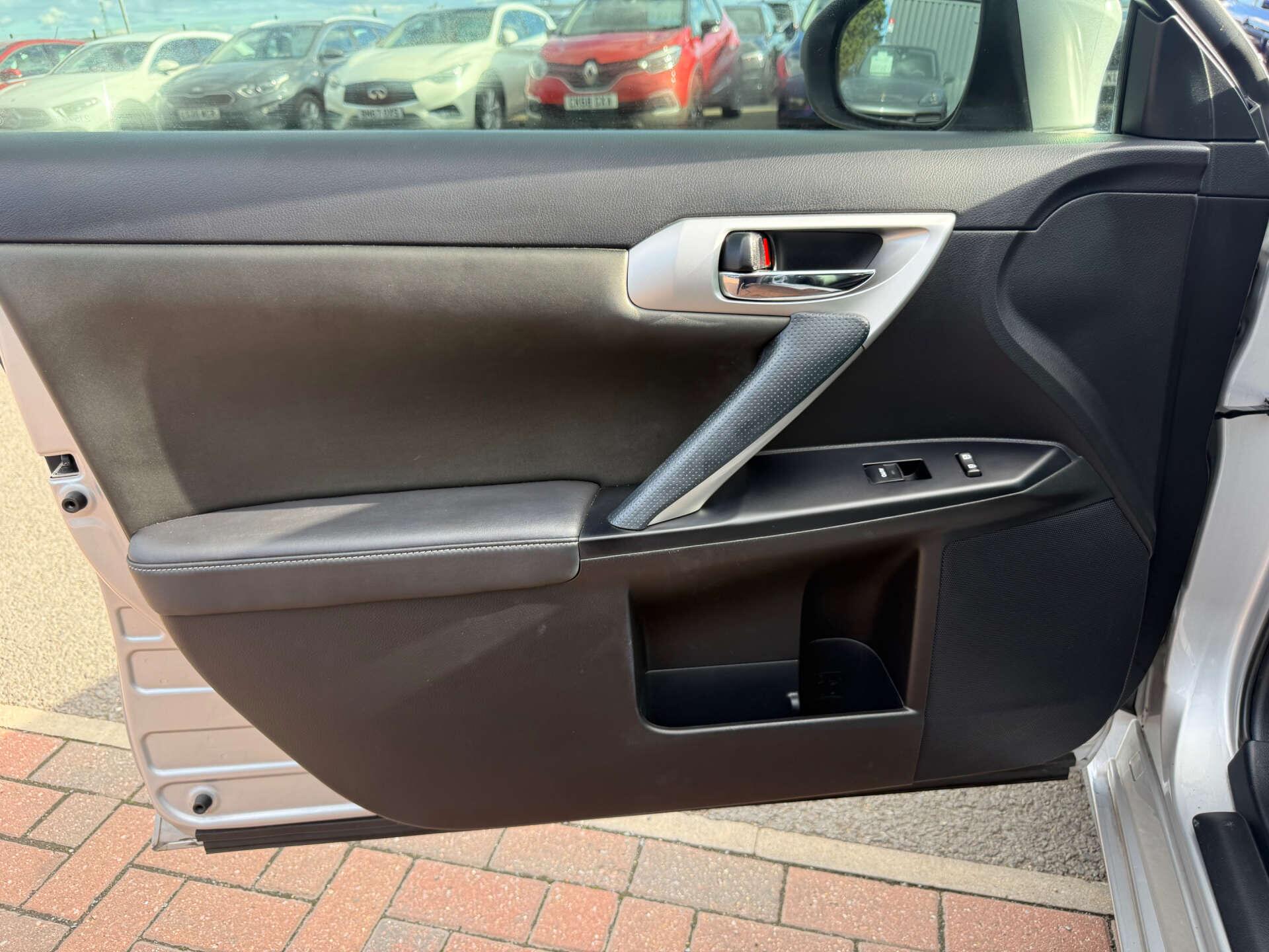Lexus CT view 72